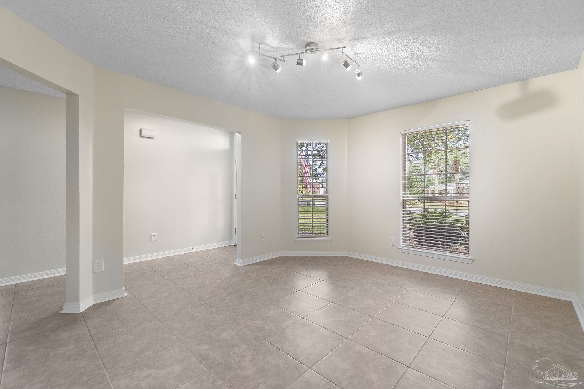 10905 Trellis Ln