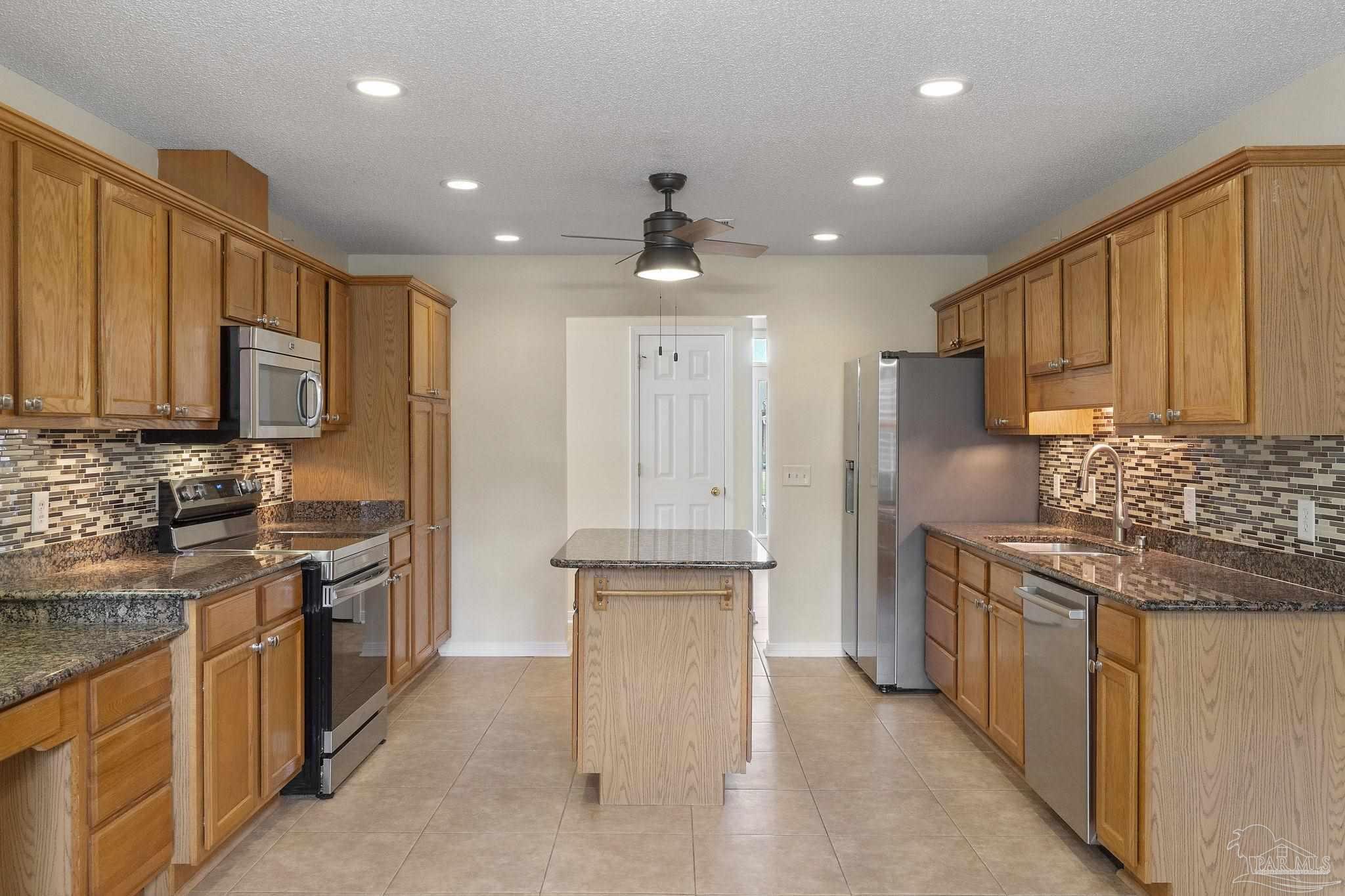 10905 Trellis Ln