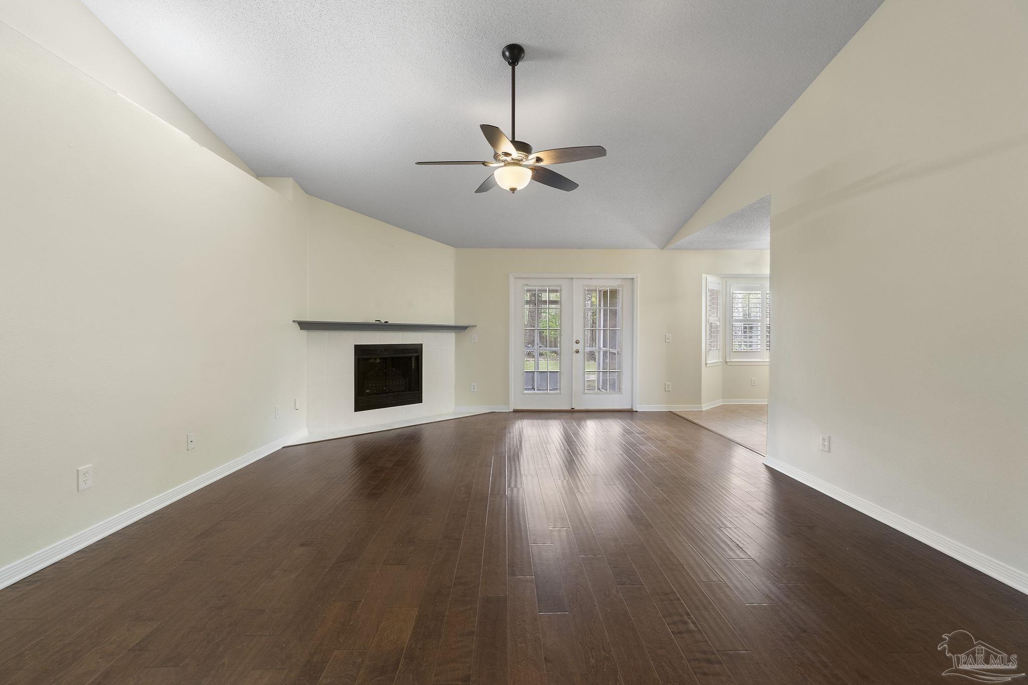 10905 Trellis Ln