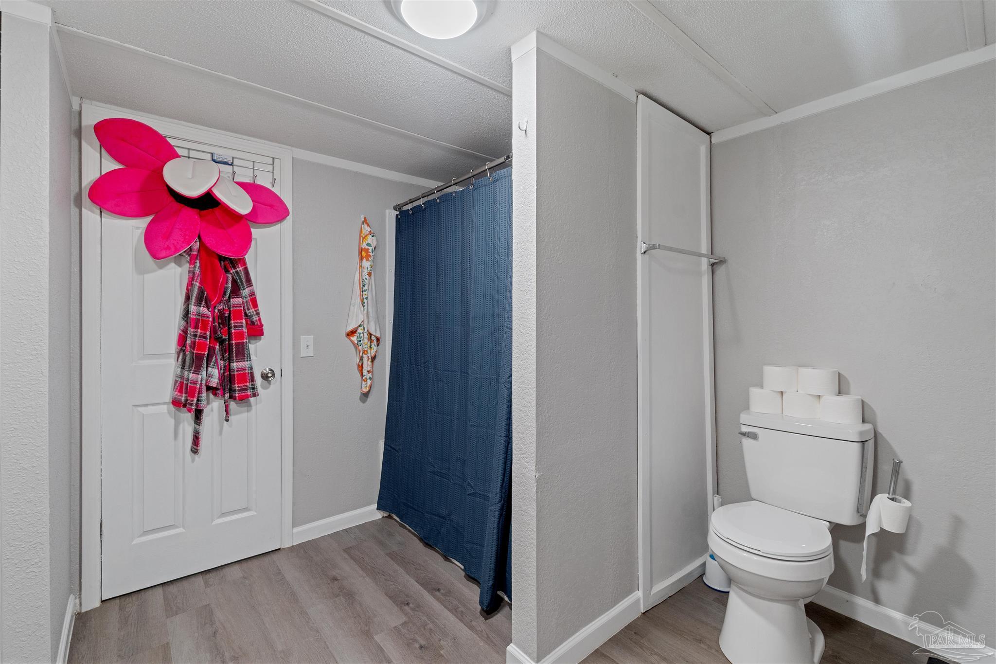 7868 Whiting Field Cir