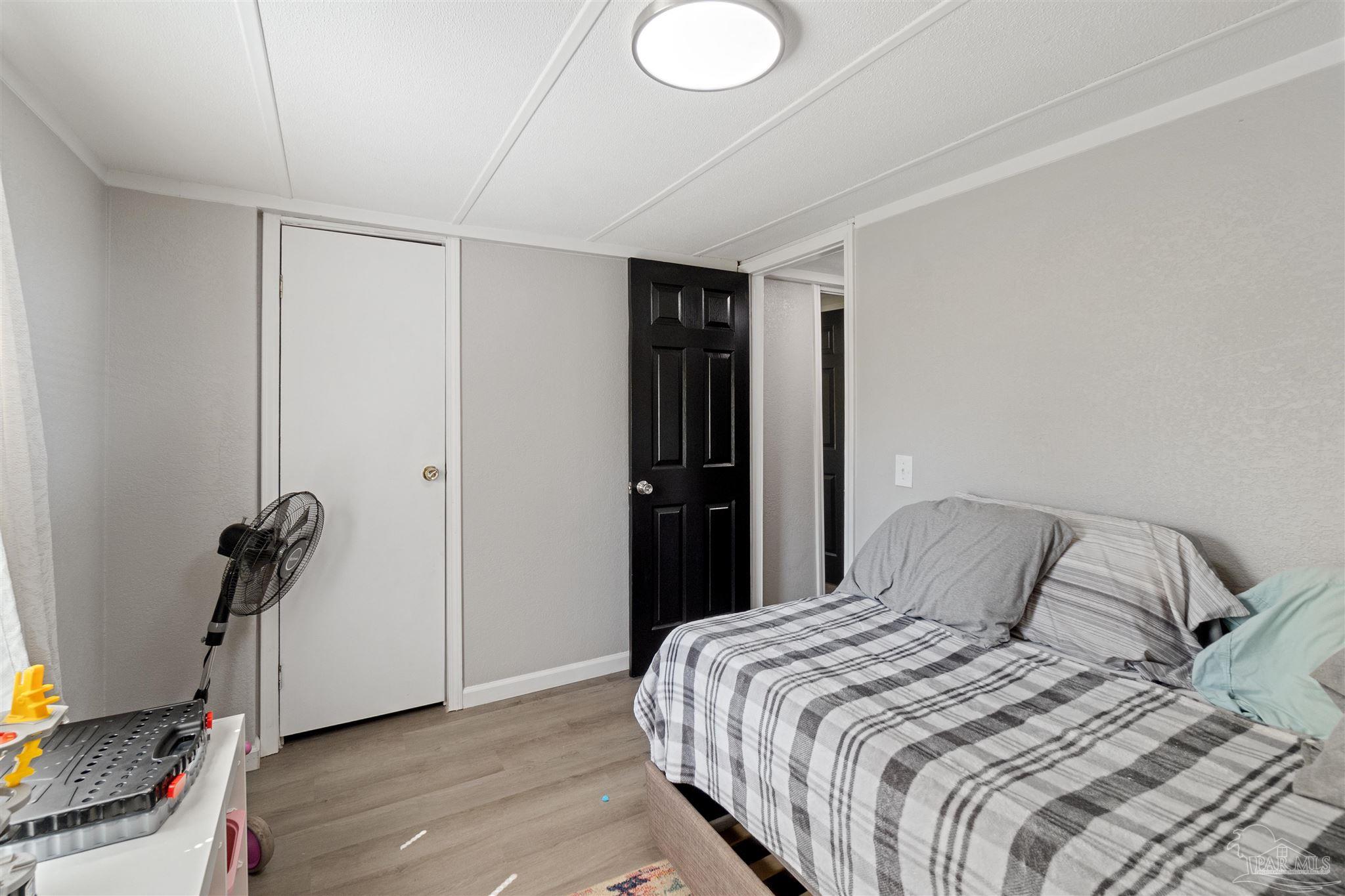 7868 Whiting Field Cir
