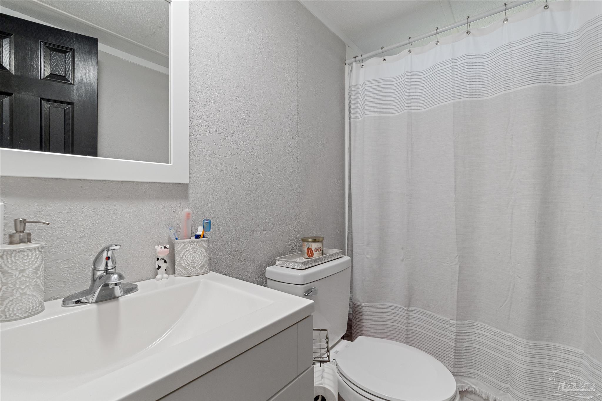 7868 Whiting Field Cir