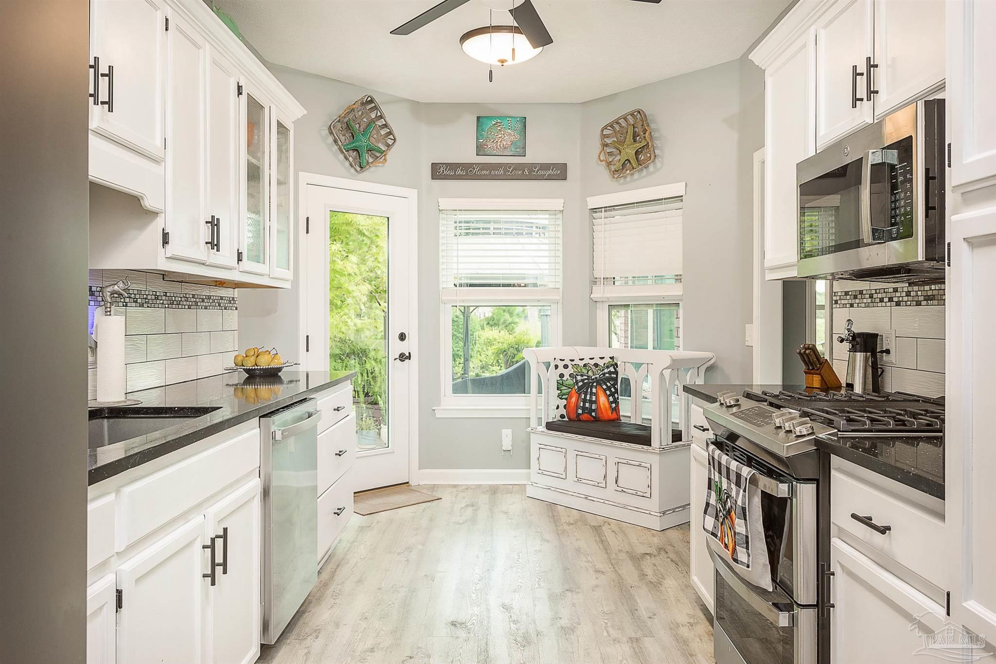 4036 Longwood Cir