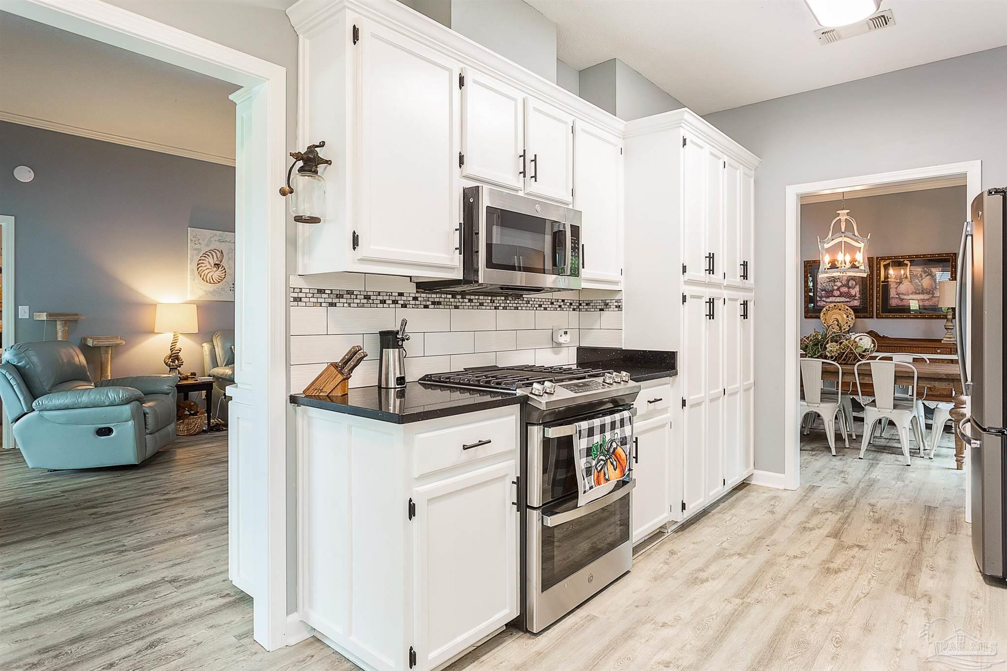 4036 Longwood Cir