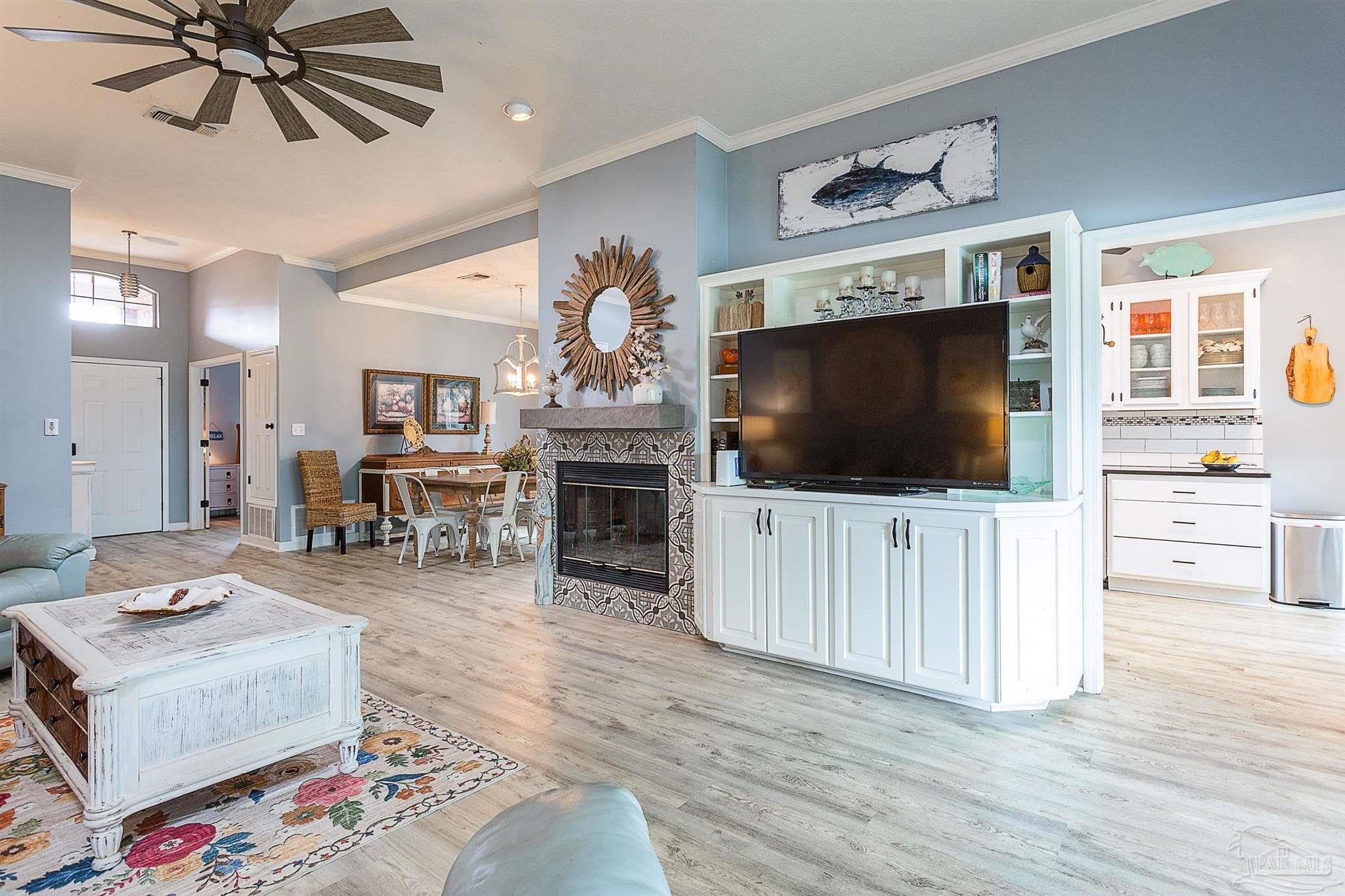 4036 Longwood Cir