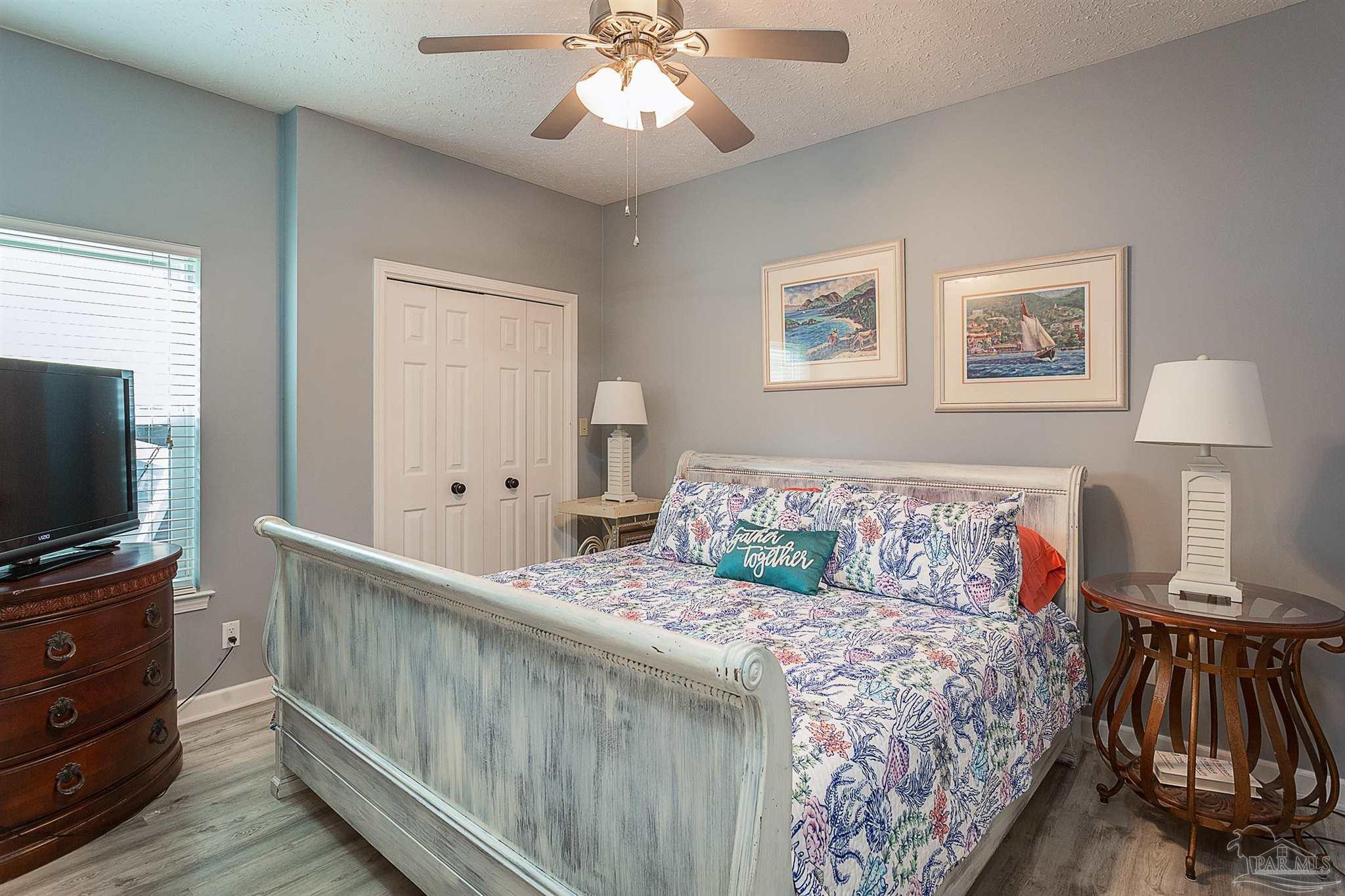 4036 Longwood Cir
