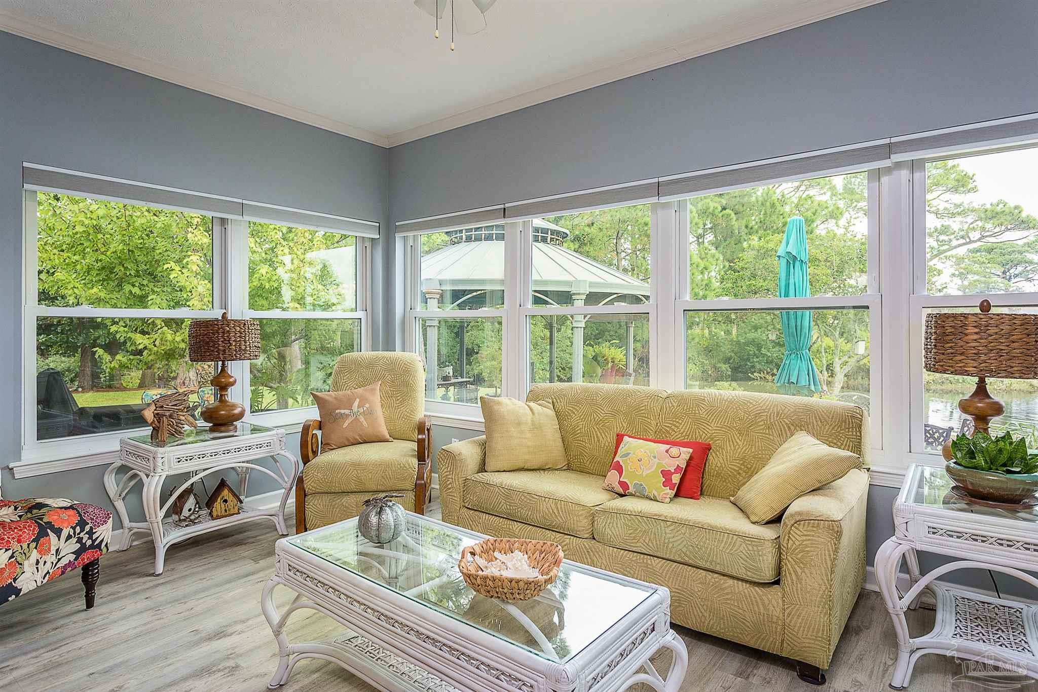 4036 Longwood Cir