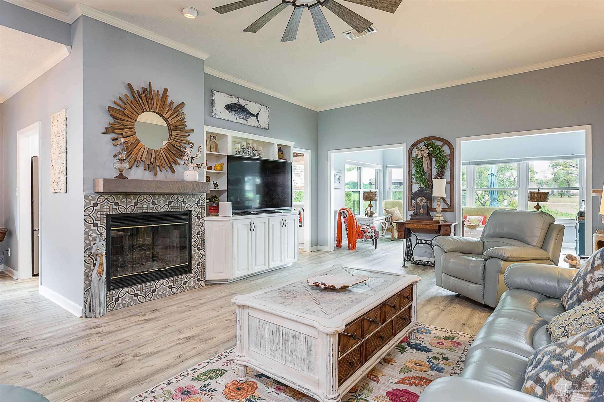 4036 Longwood Cir