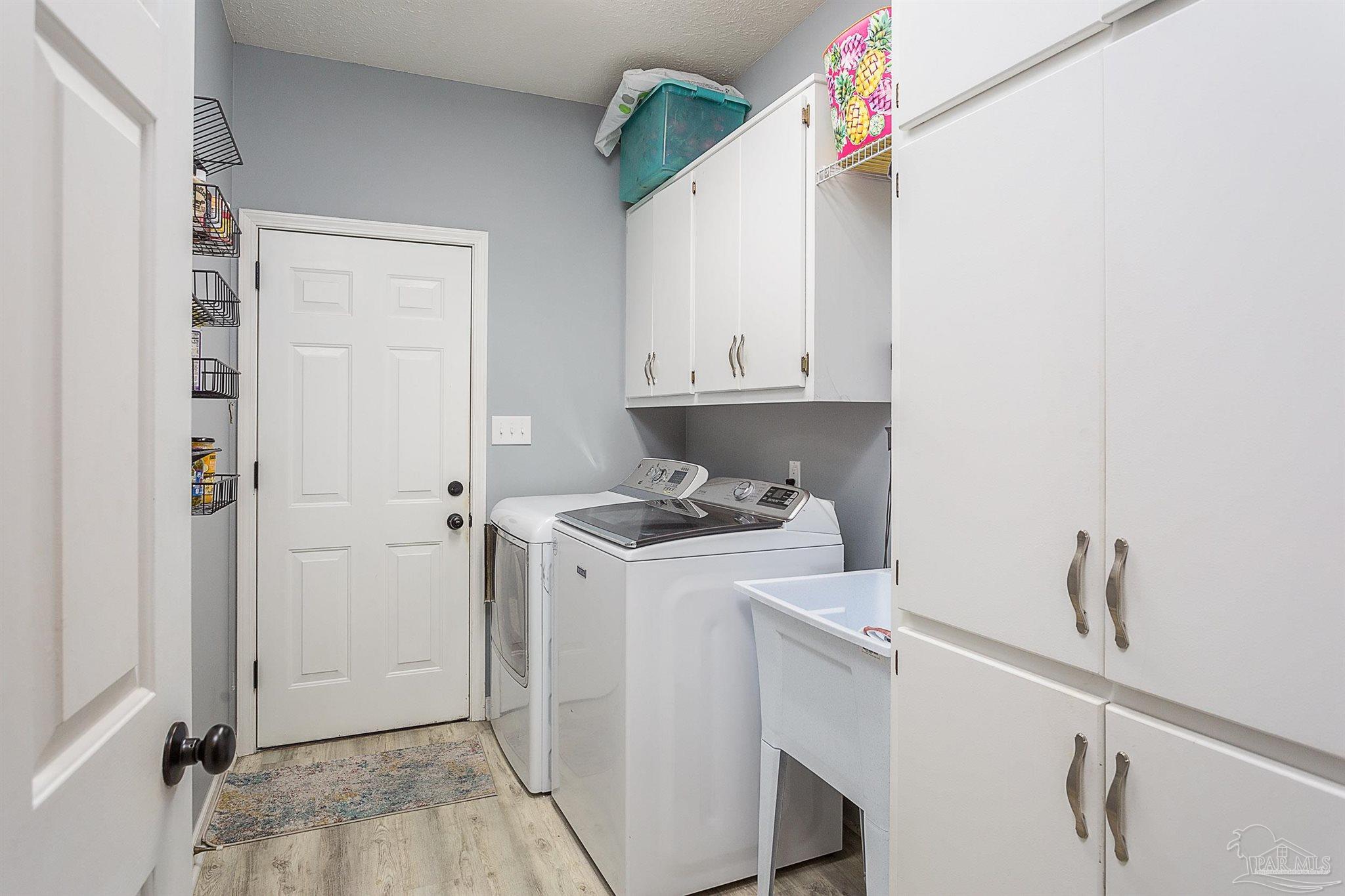 4036 Longwood Cir