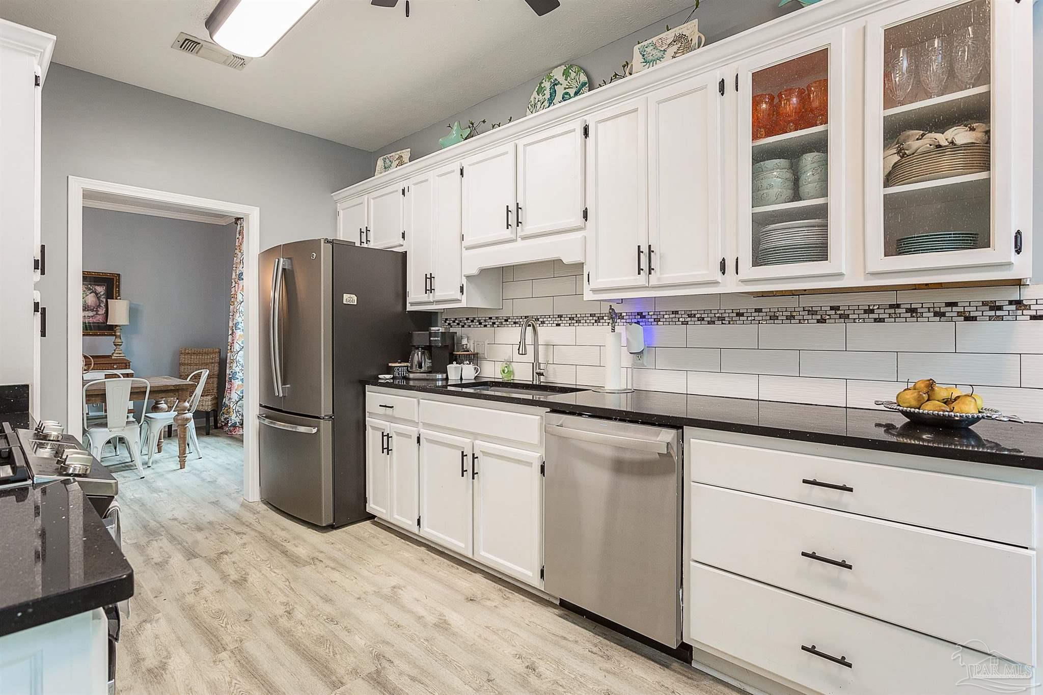 4036 Longwood Cir