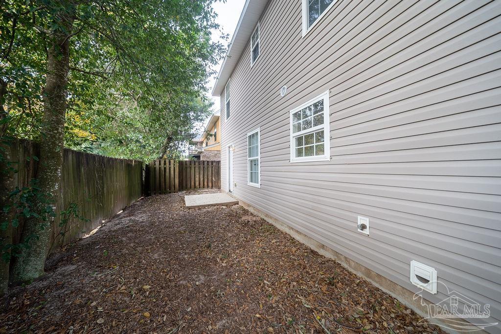 7051 Heather Oaks Dr