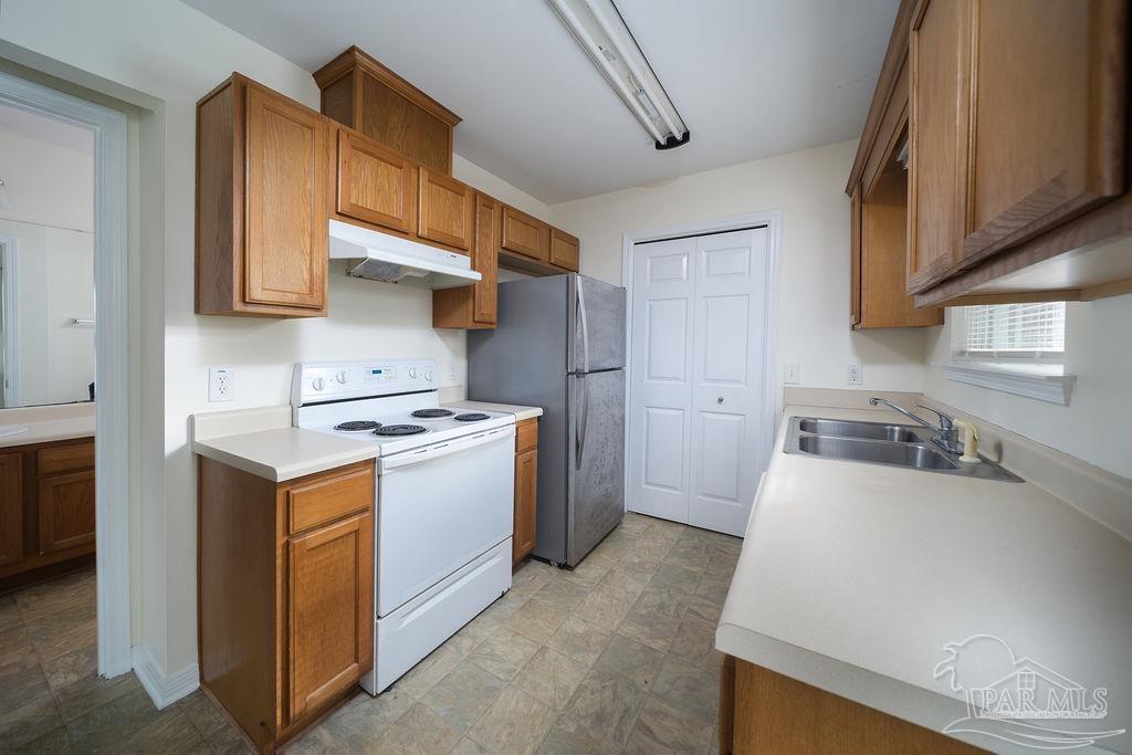 7051 Heather Oaks Dr