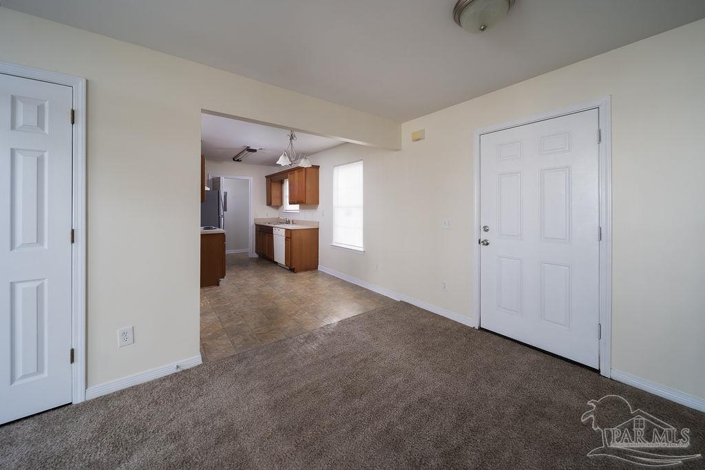 7051 Heather Oaks Dr