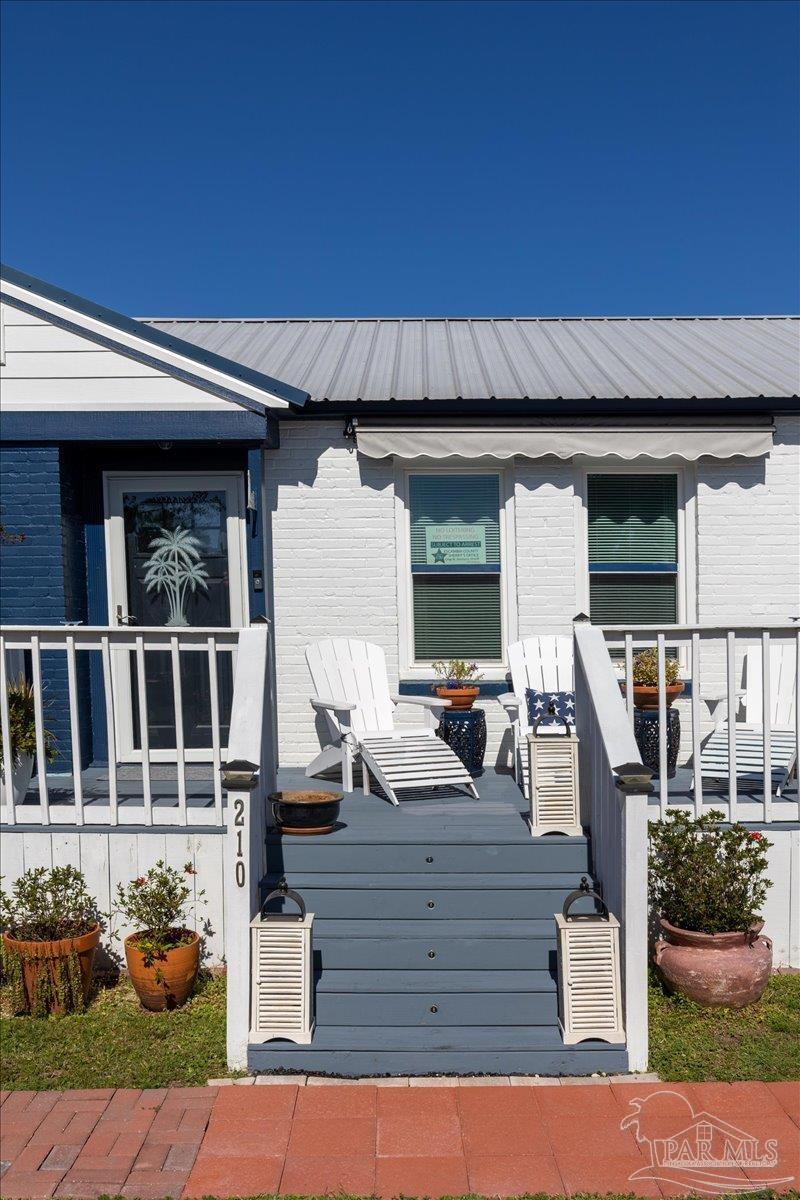 210 Berry Rd, Pensacola