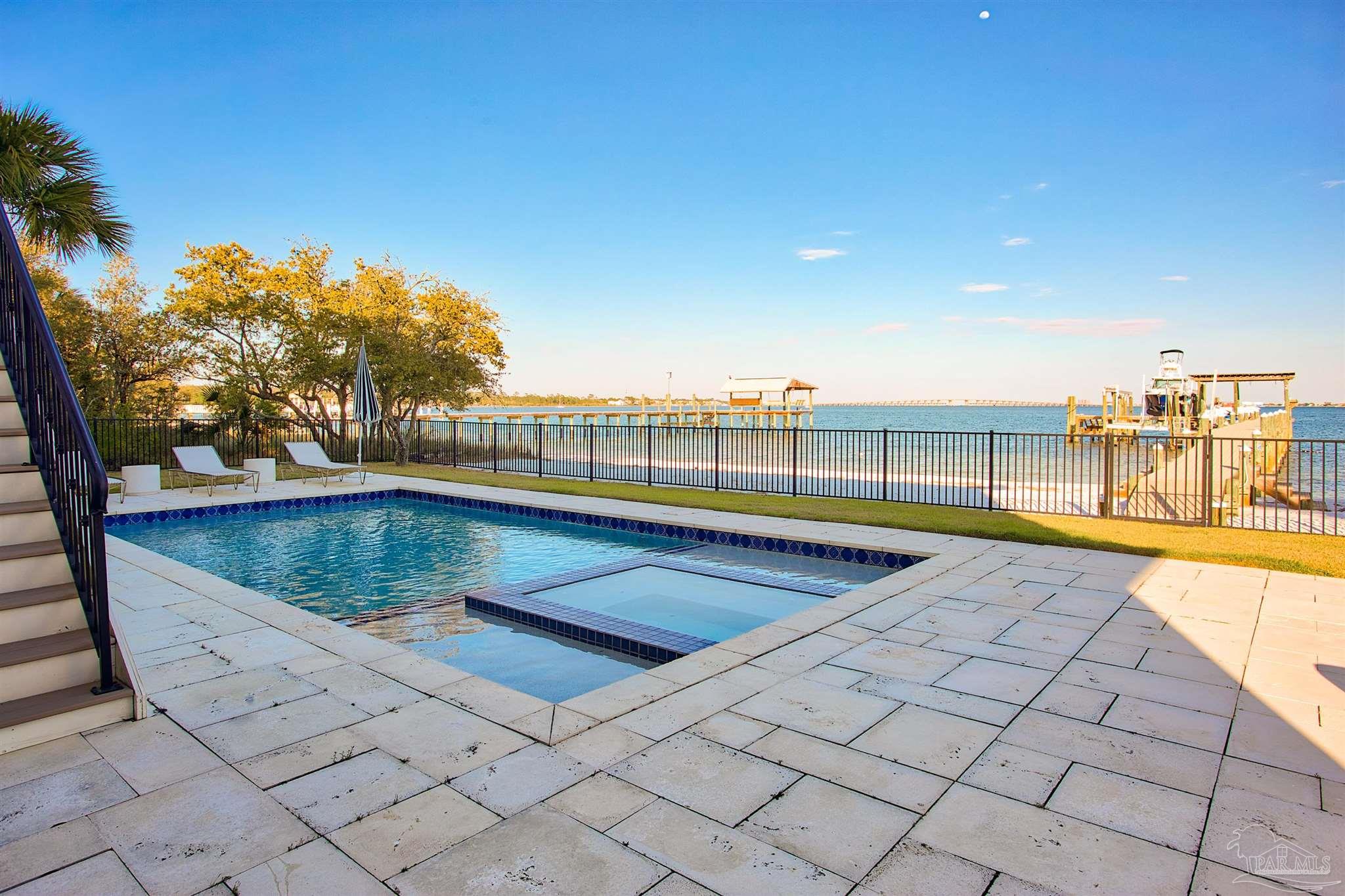 525 Deer Point Dr