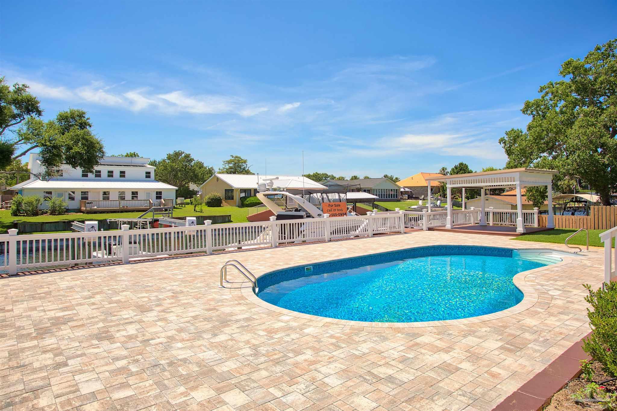 1125 Harbor Ln