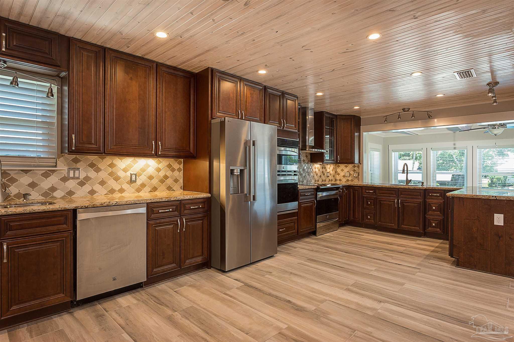 1125 Harbor Ln