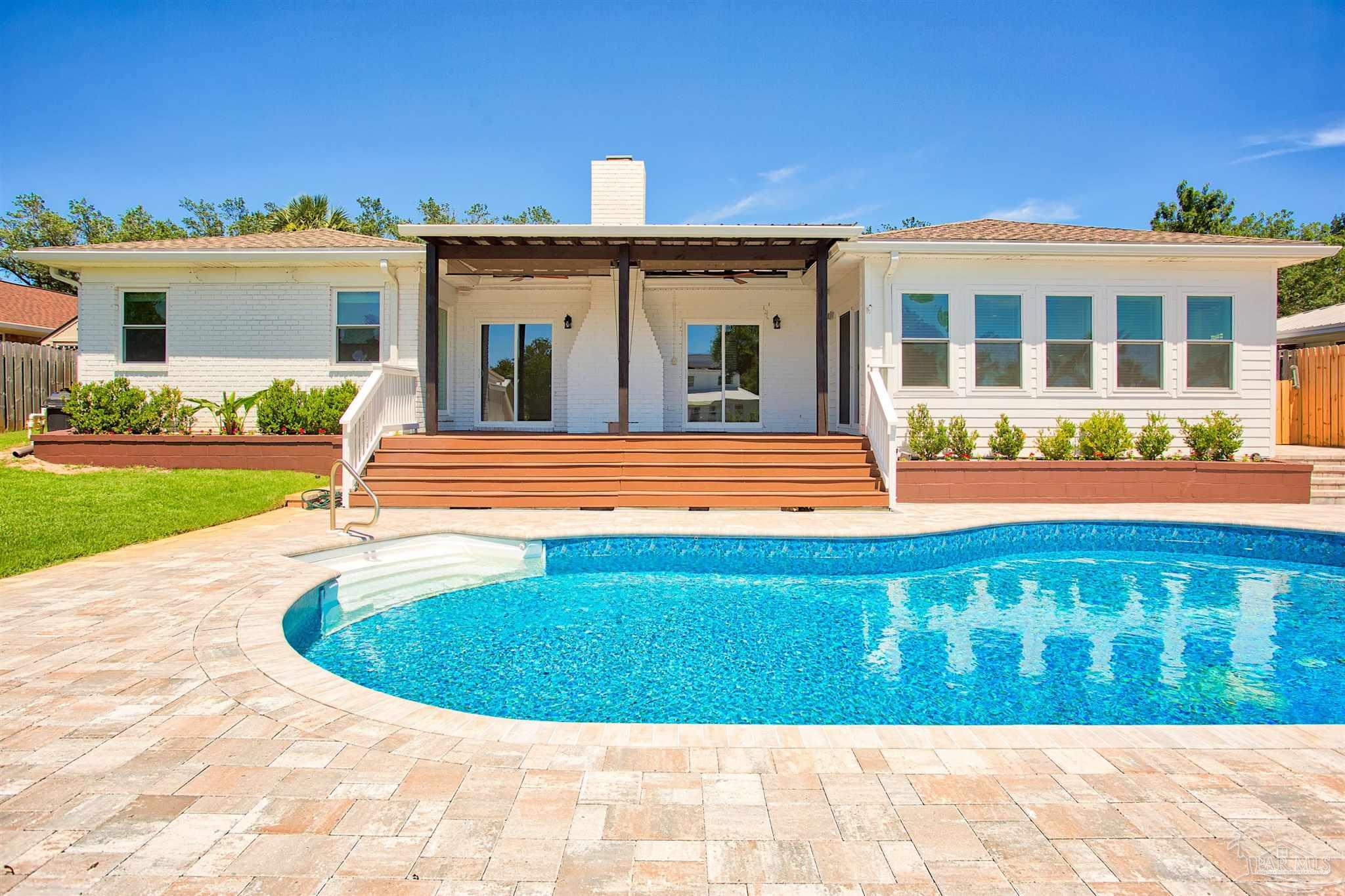 1125 Harbor Ln