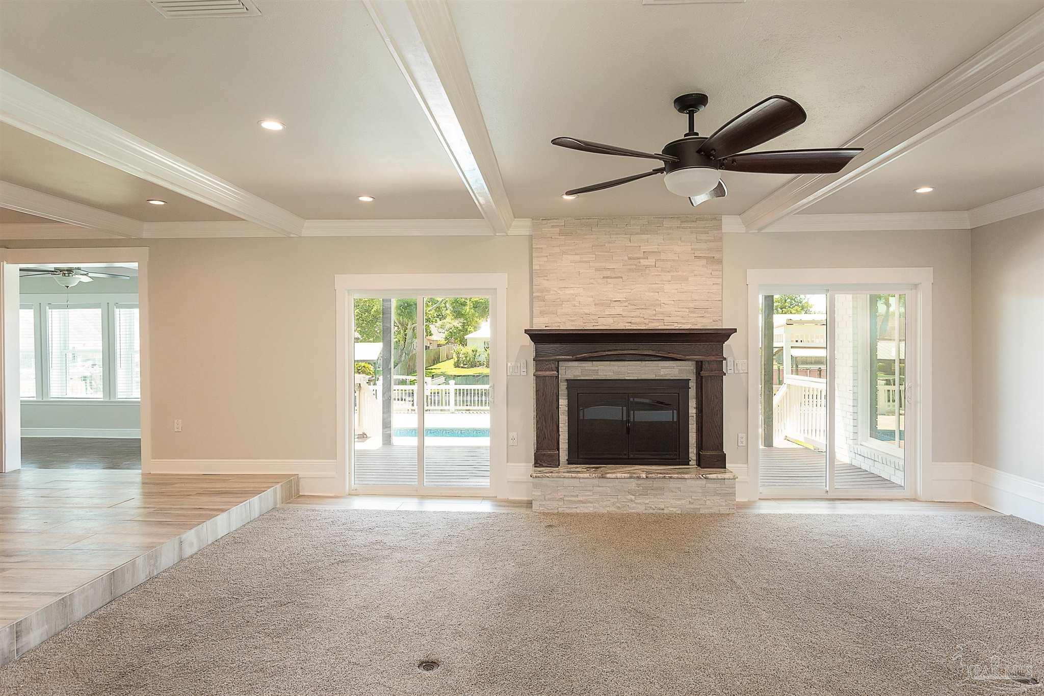 1125 Harbor Ln