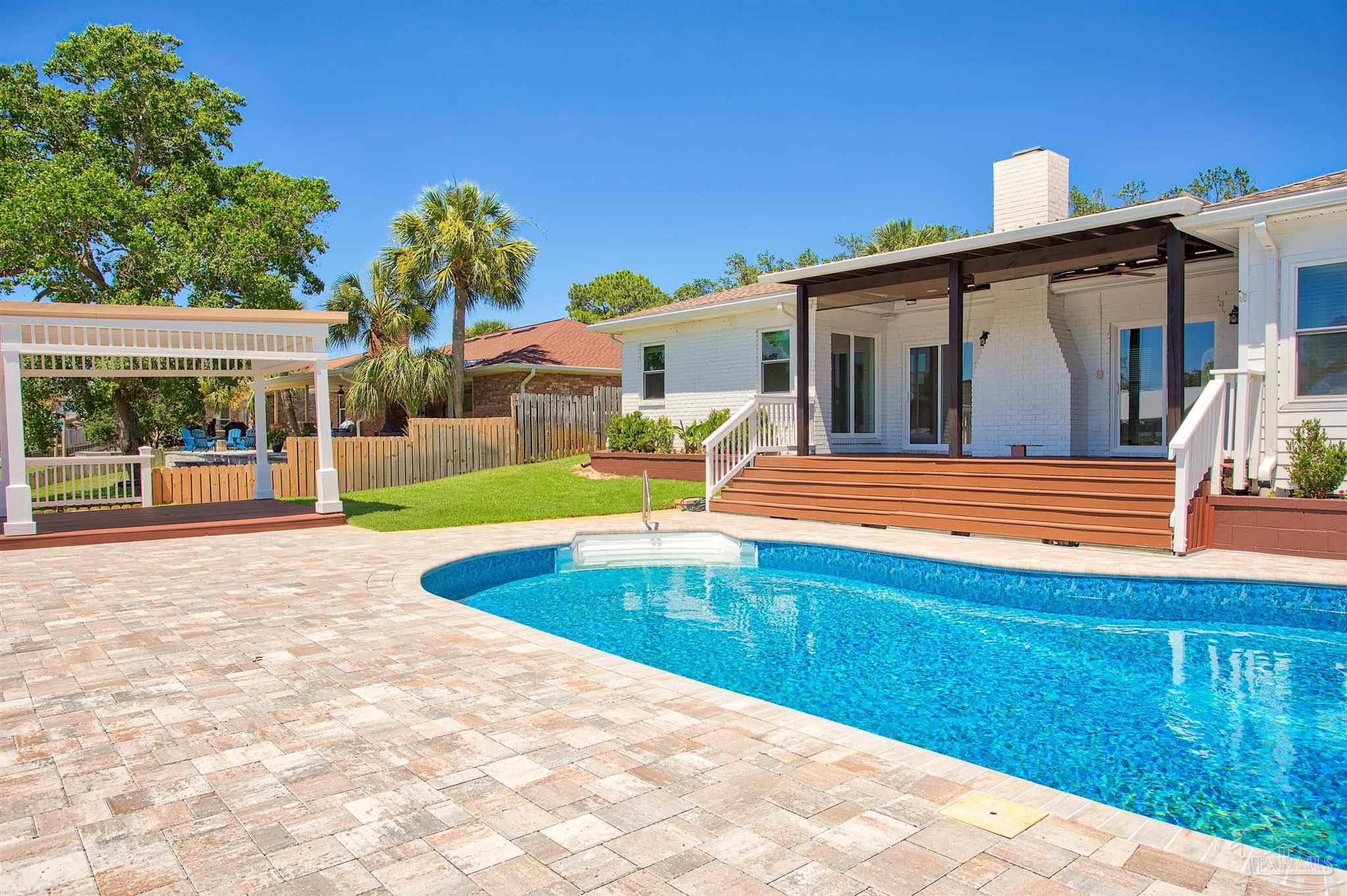 1125 Harbor Ln