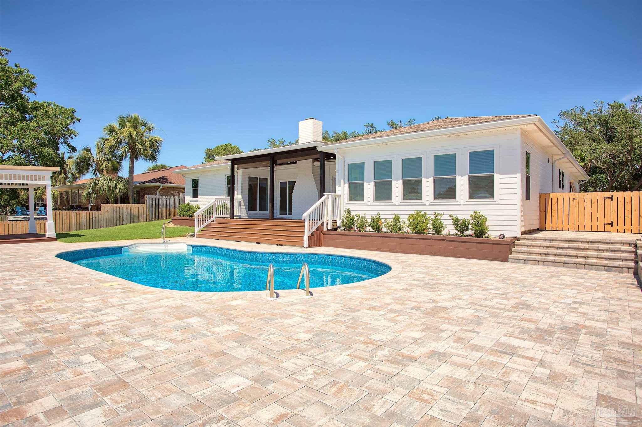 1125 Harbor Ln