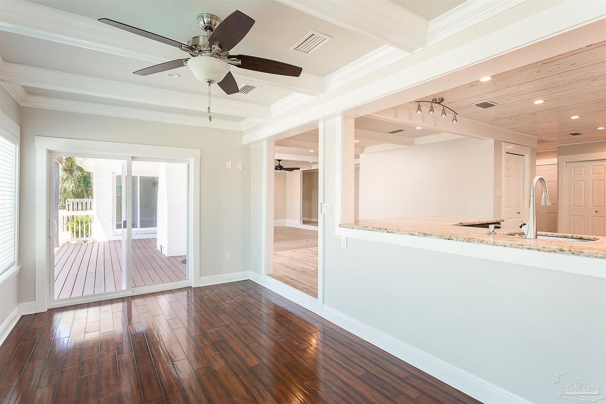 1125 Harbor Ln