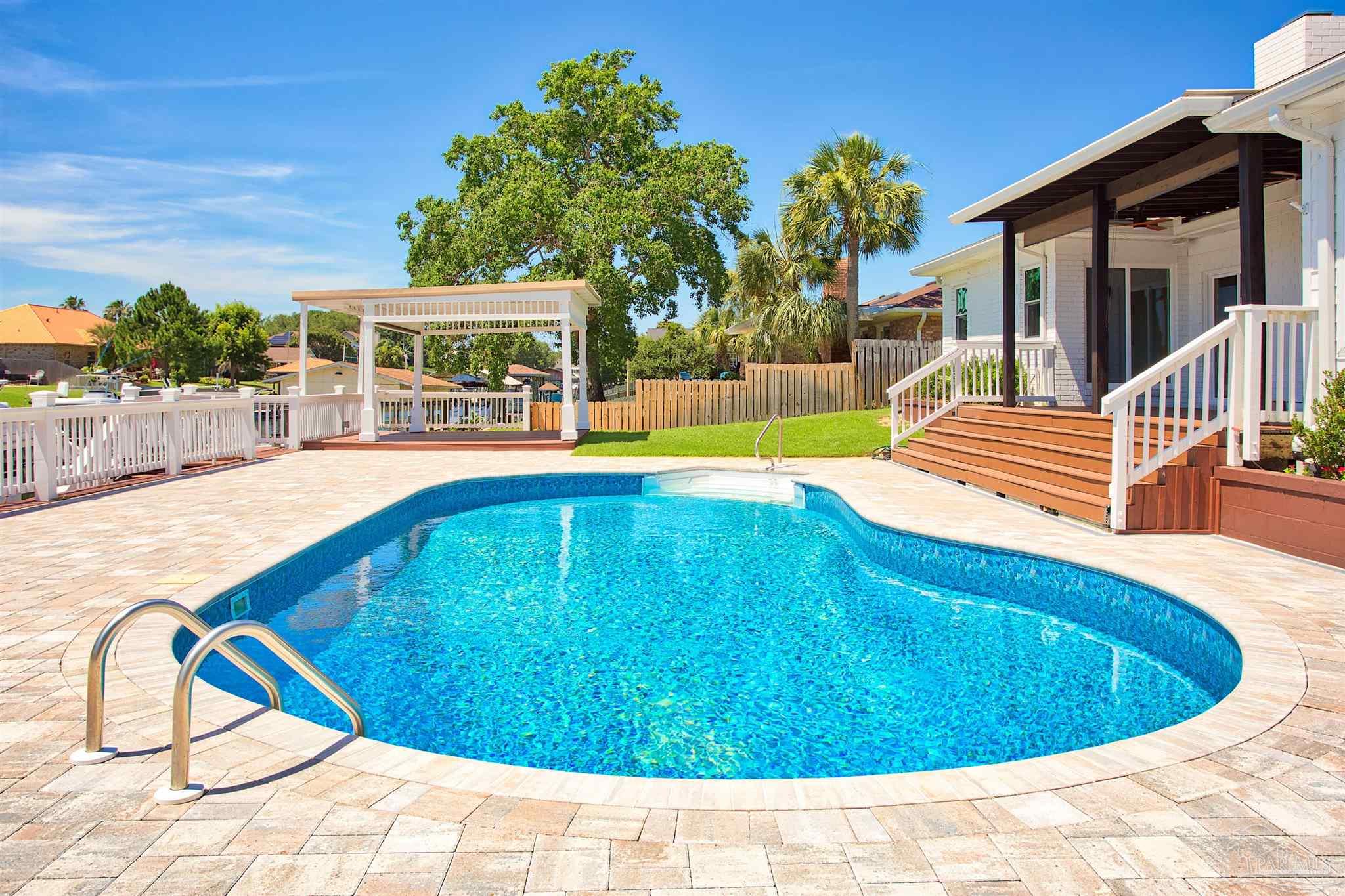 1125 Harbor Ln