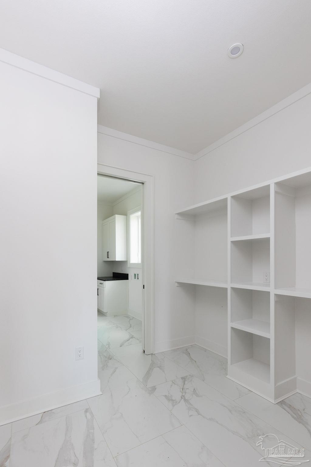 2563 Meeting St
