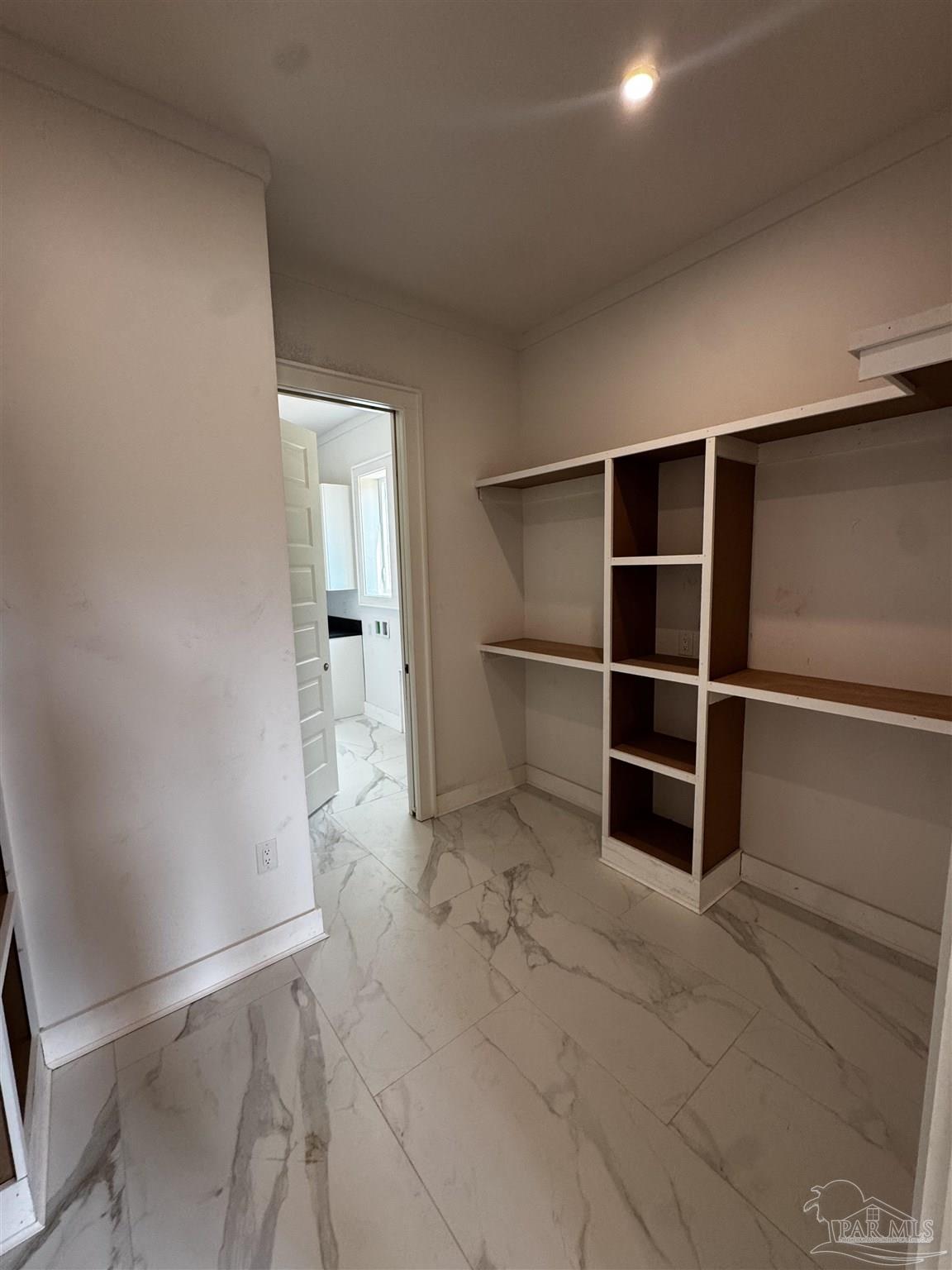 2563 Meeting St