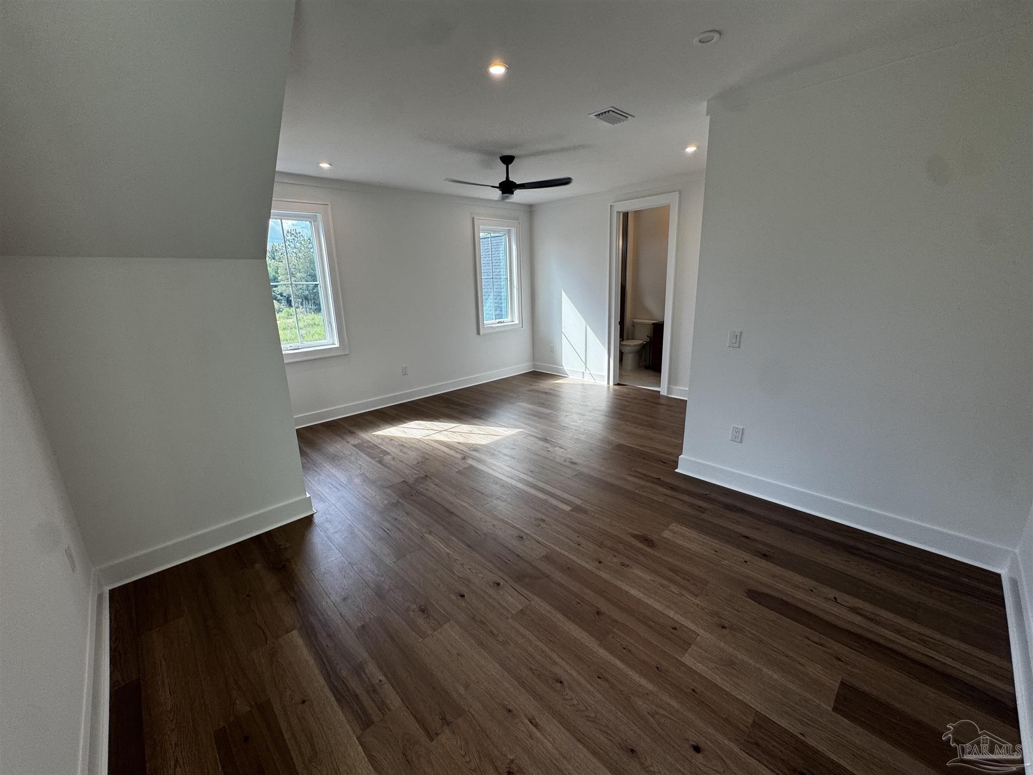 2563 Meeting St
