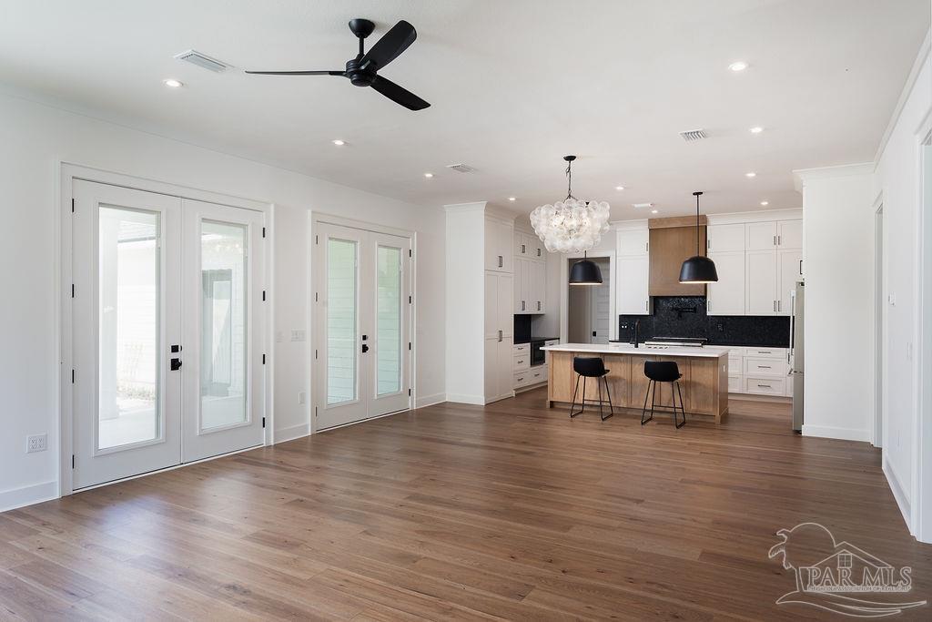 2563 Meeting St