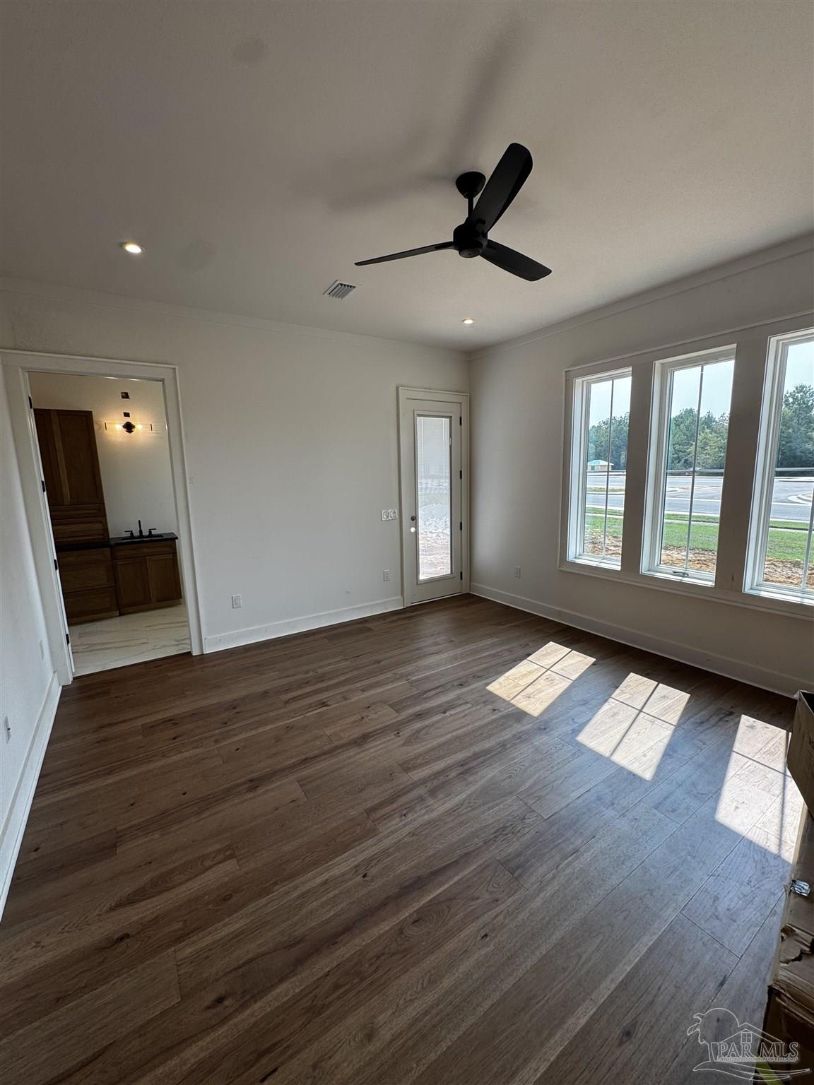 2563 Meeting St