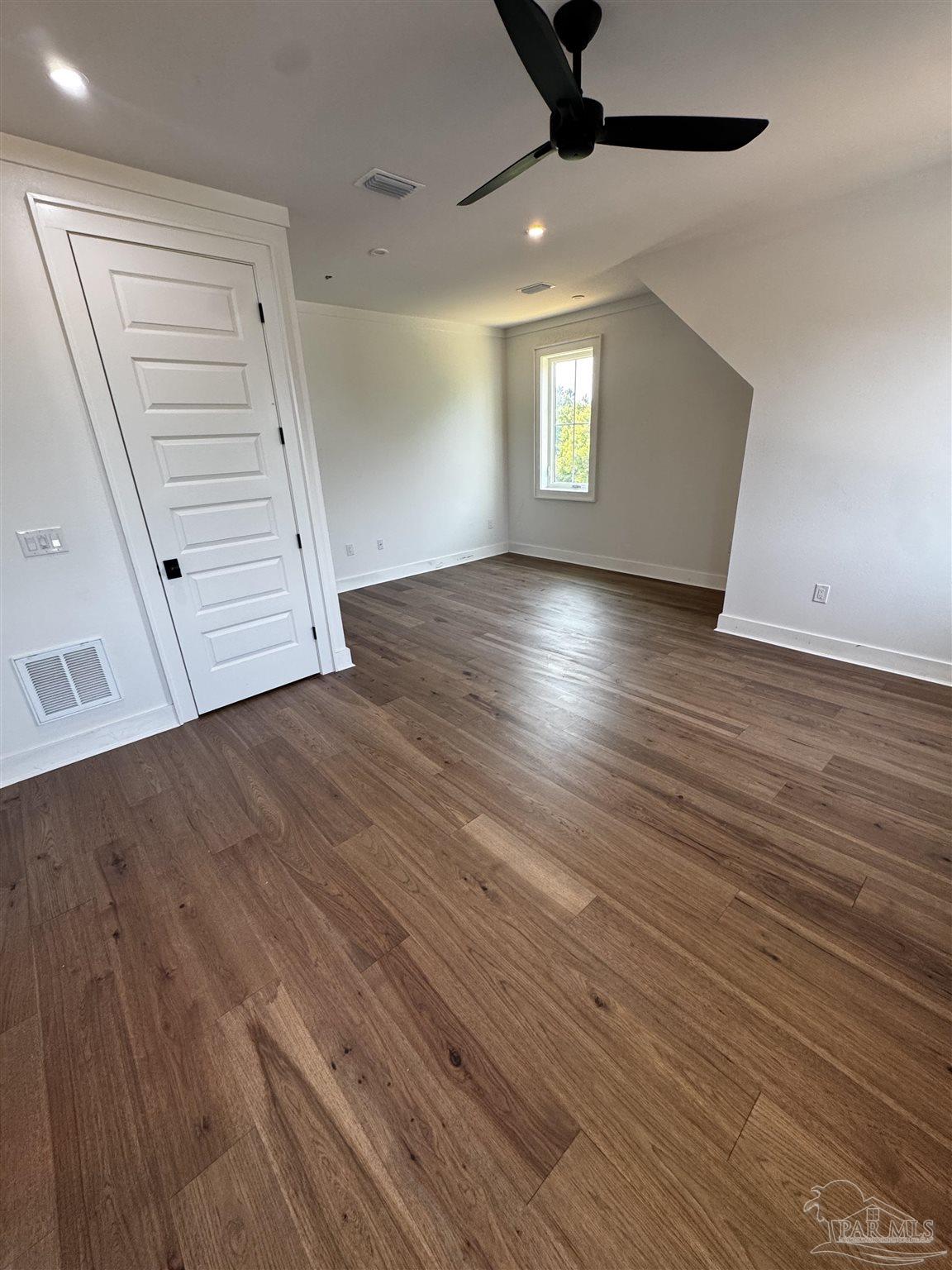 2563 Meeting St
