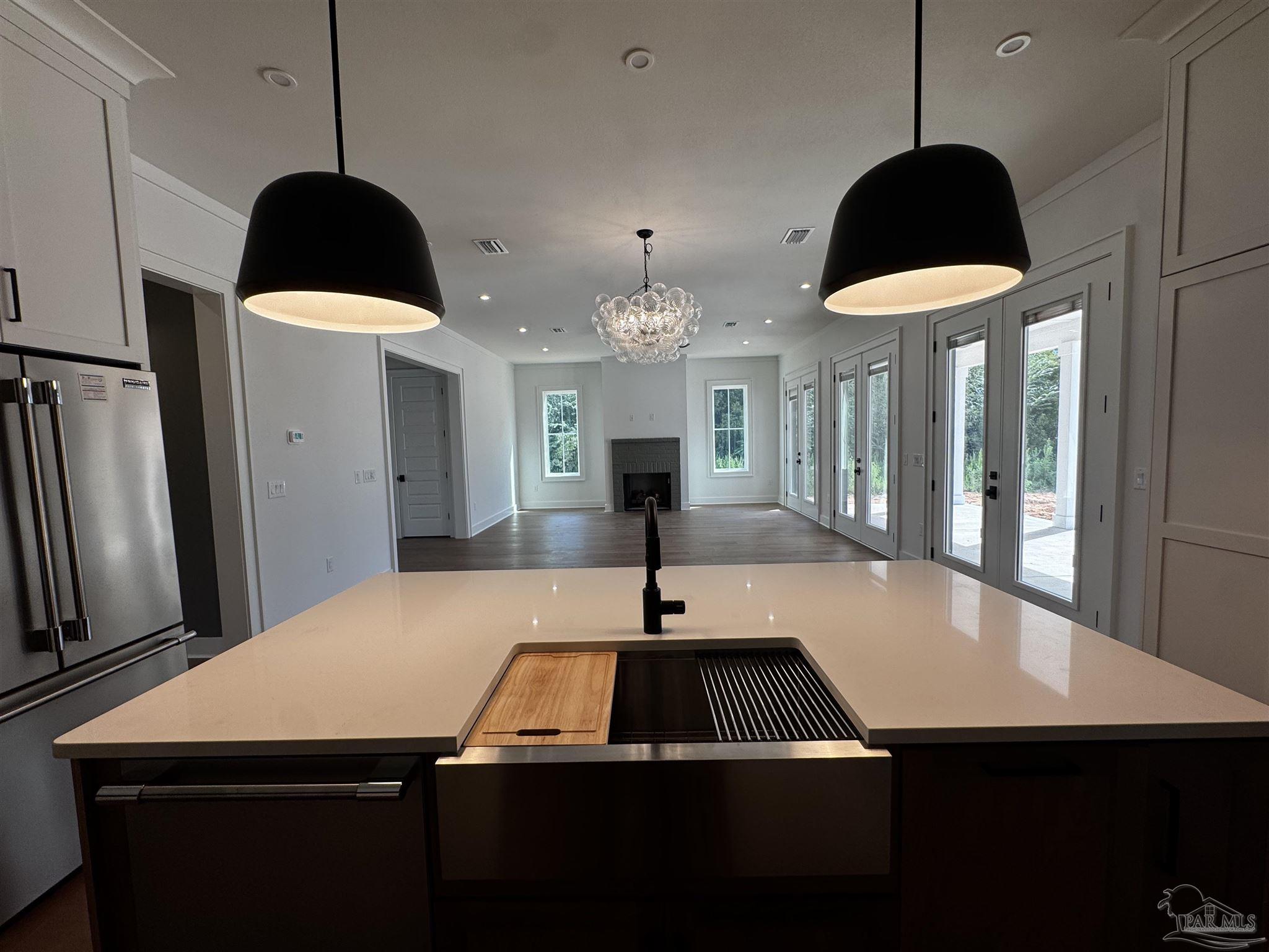 2563 Meeting St
