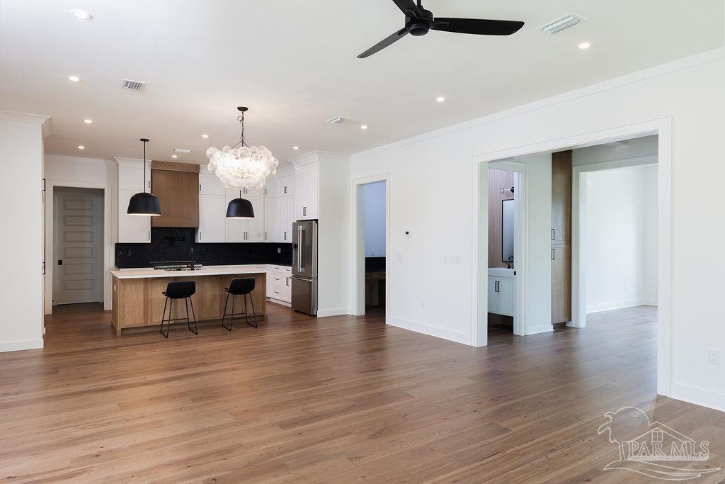 2563 Meeting St