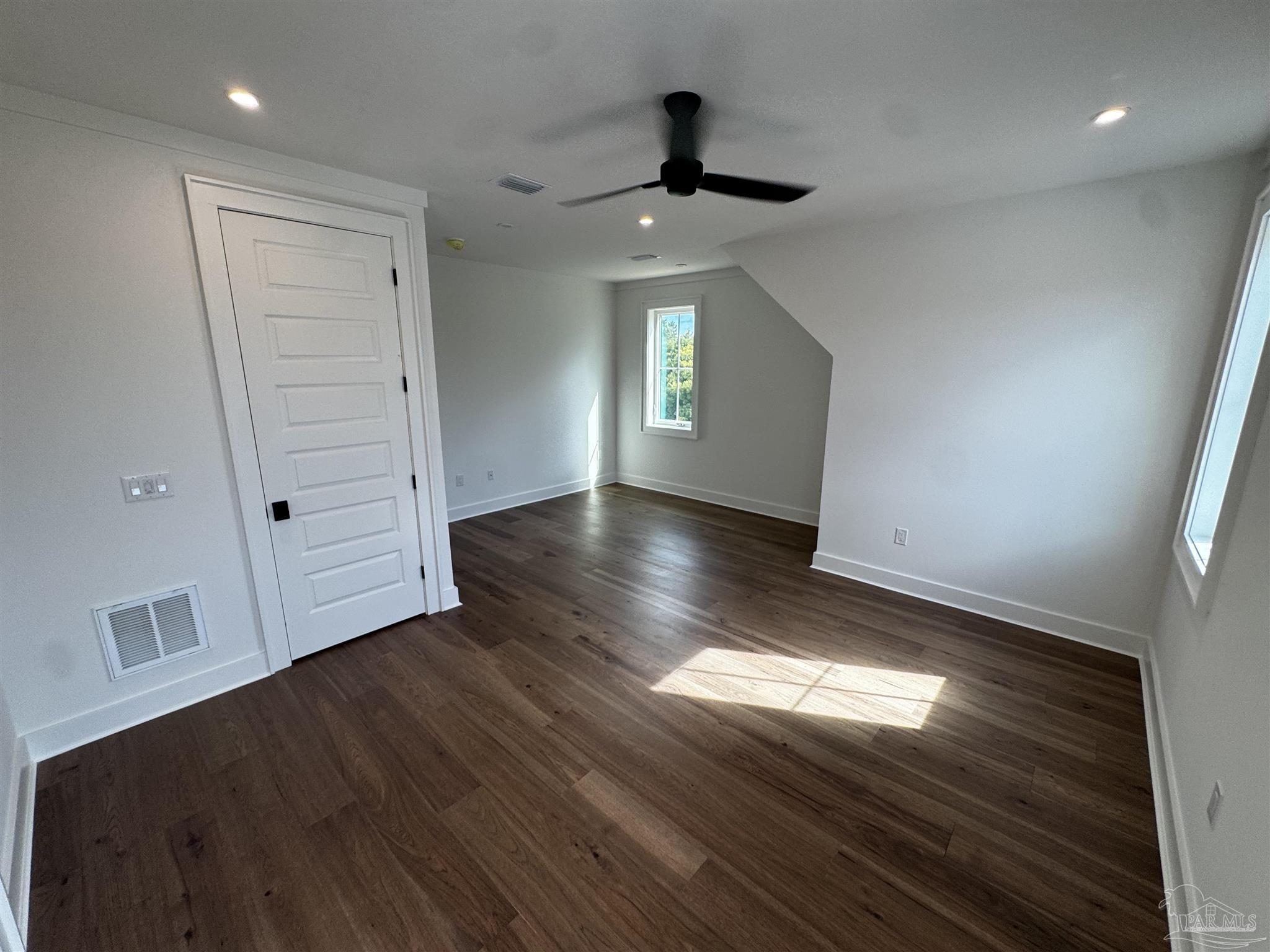 2563 Meeting St