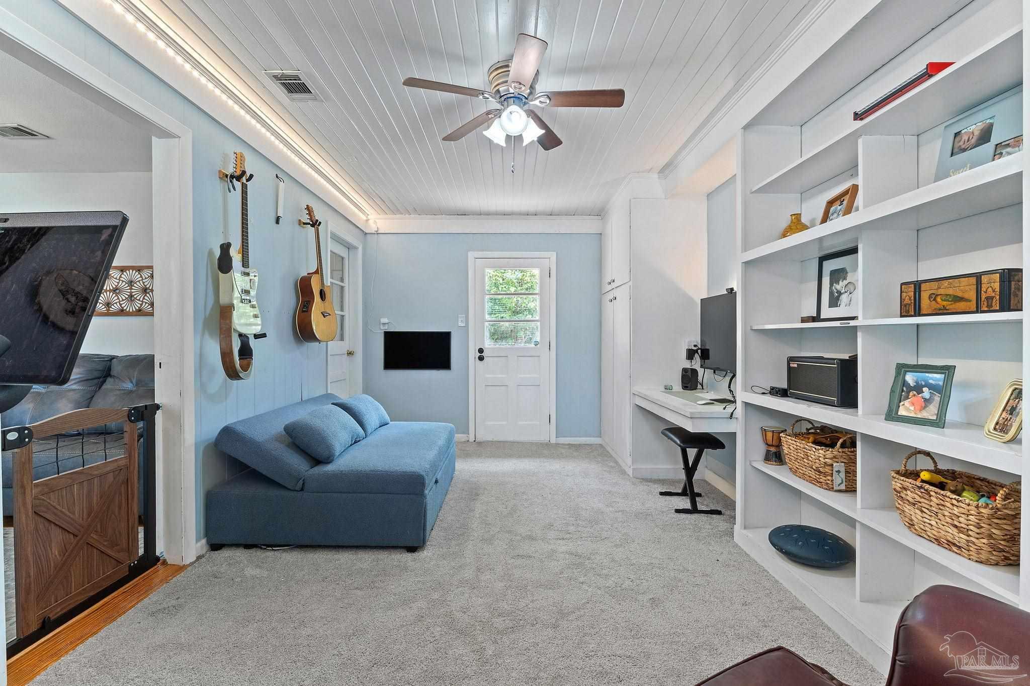 762 Whitney Dr
