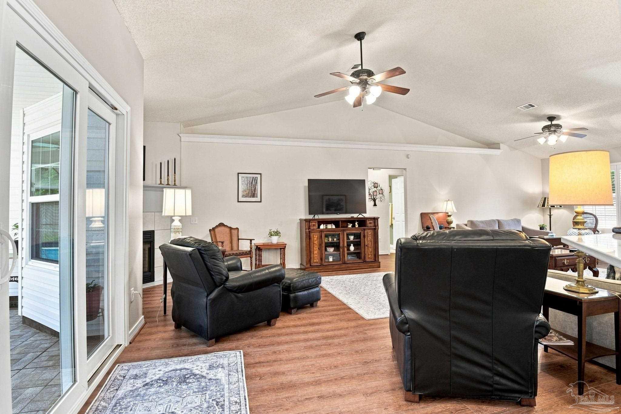 1542 Pelican Pt Dr