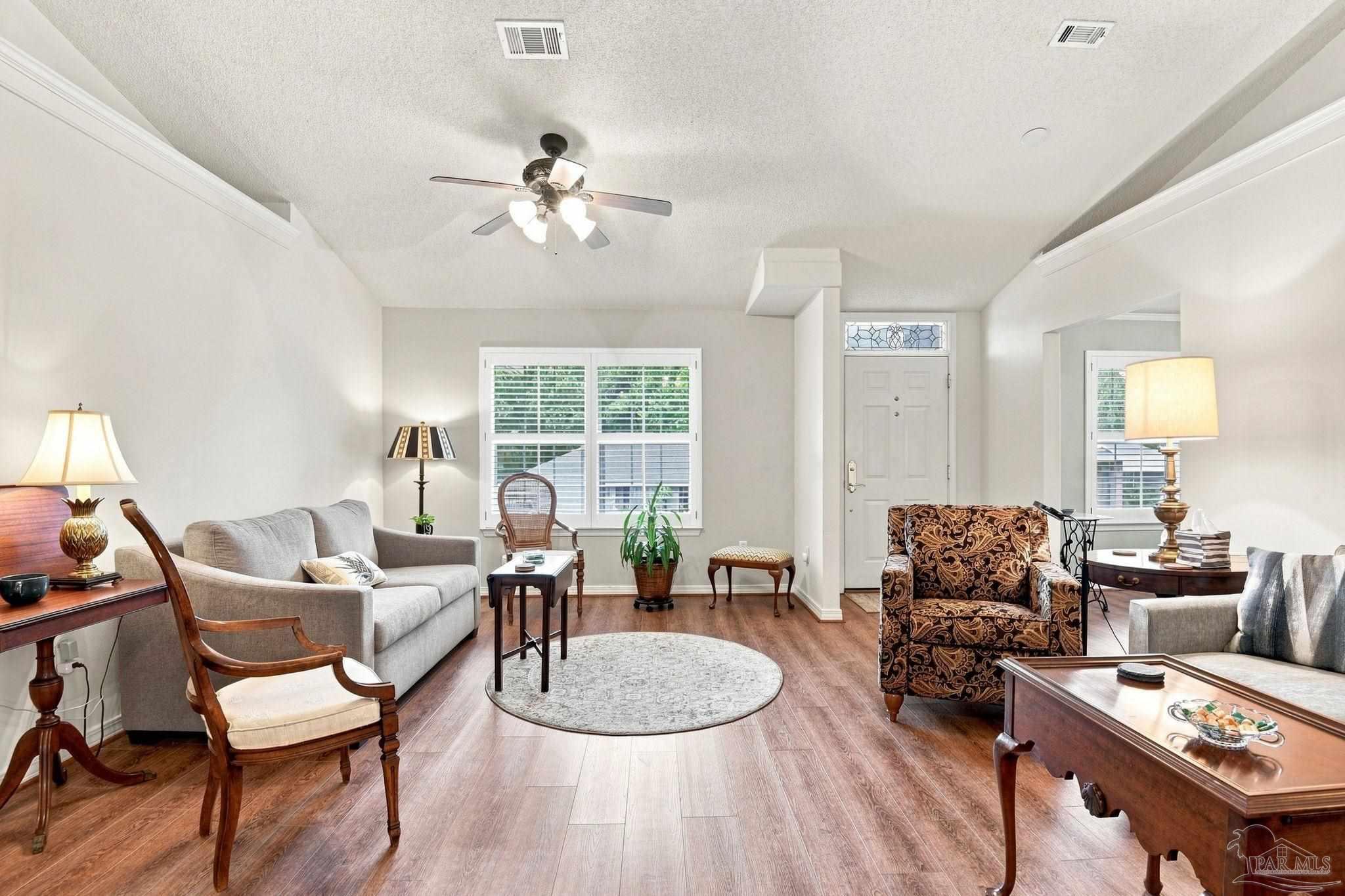 1542 Pelican Pt Dr