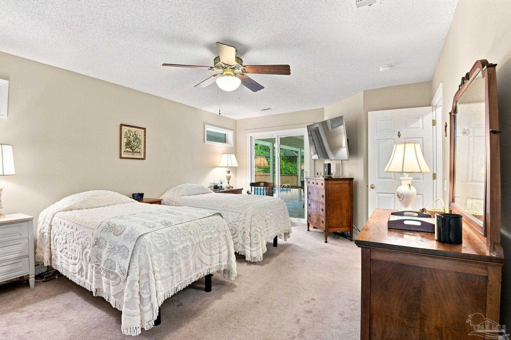 1542 Pelican Pt Dr