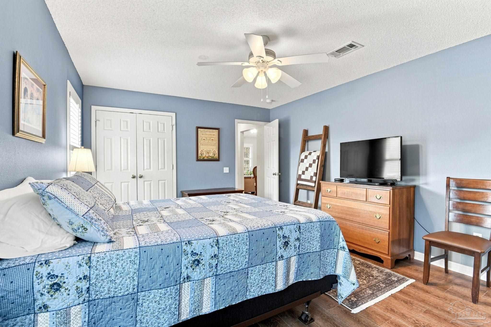 1542 Pelican Pt Dr