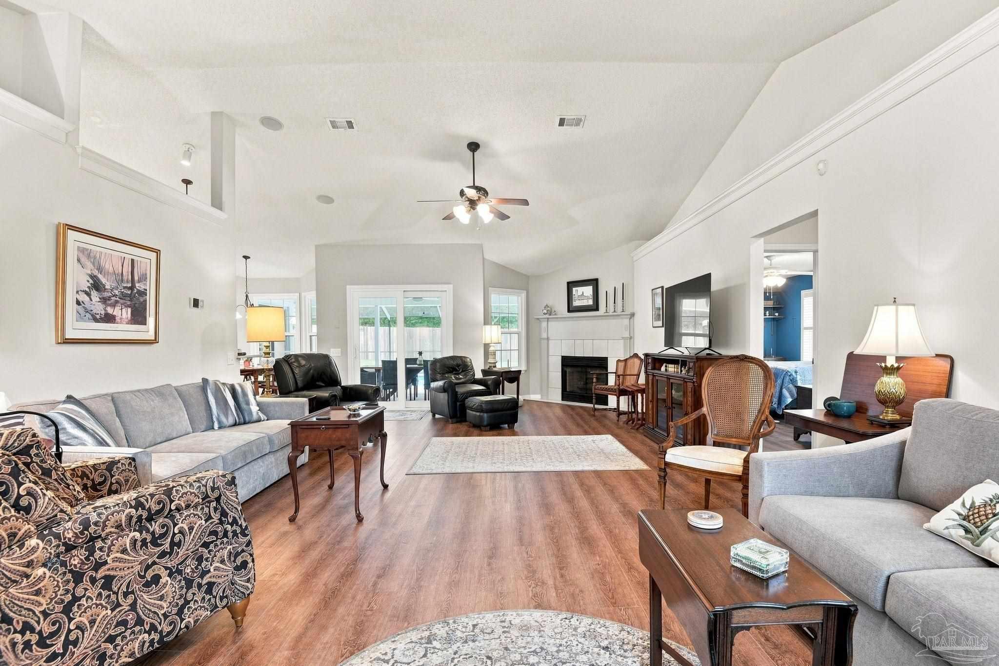 1542 Pelican Pt Dr