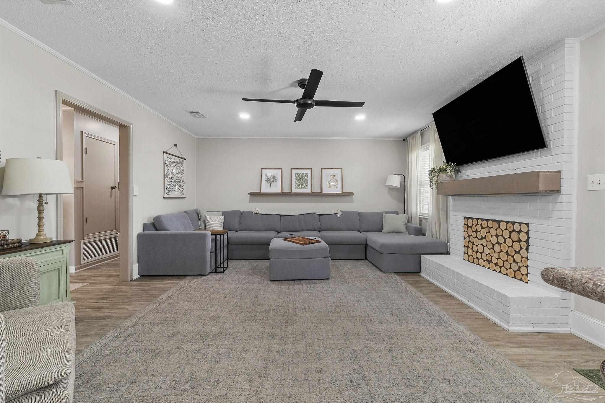 3530 Brookshire Dr
