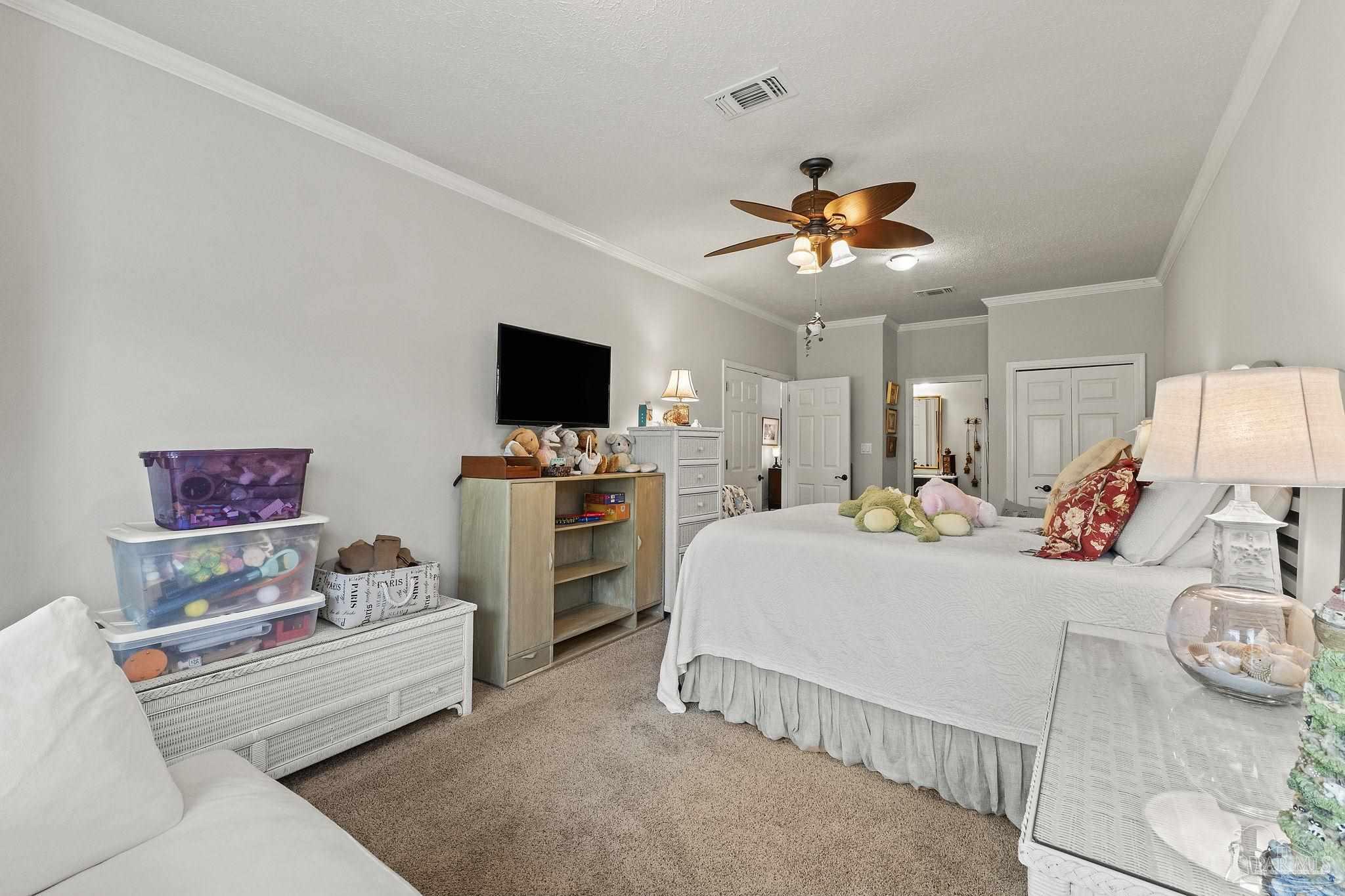4100 Longwood Cir