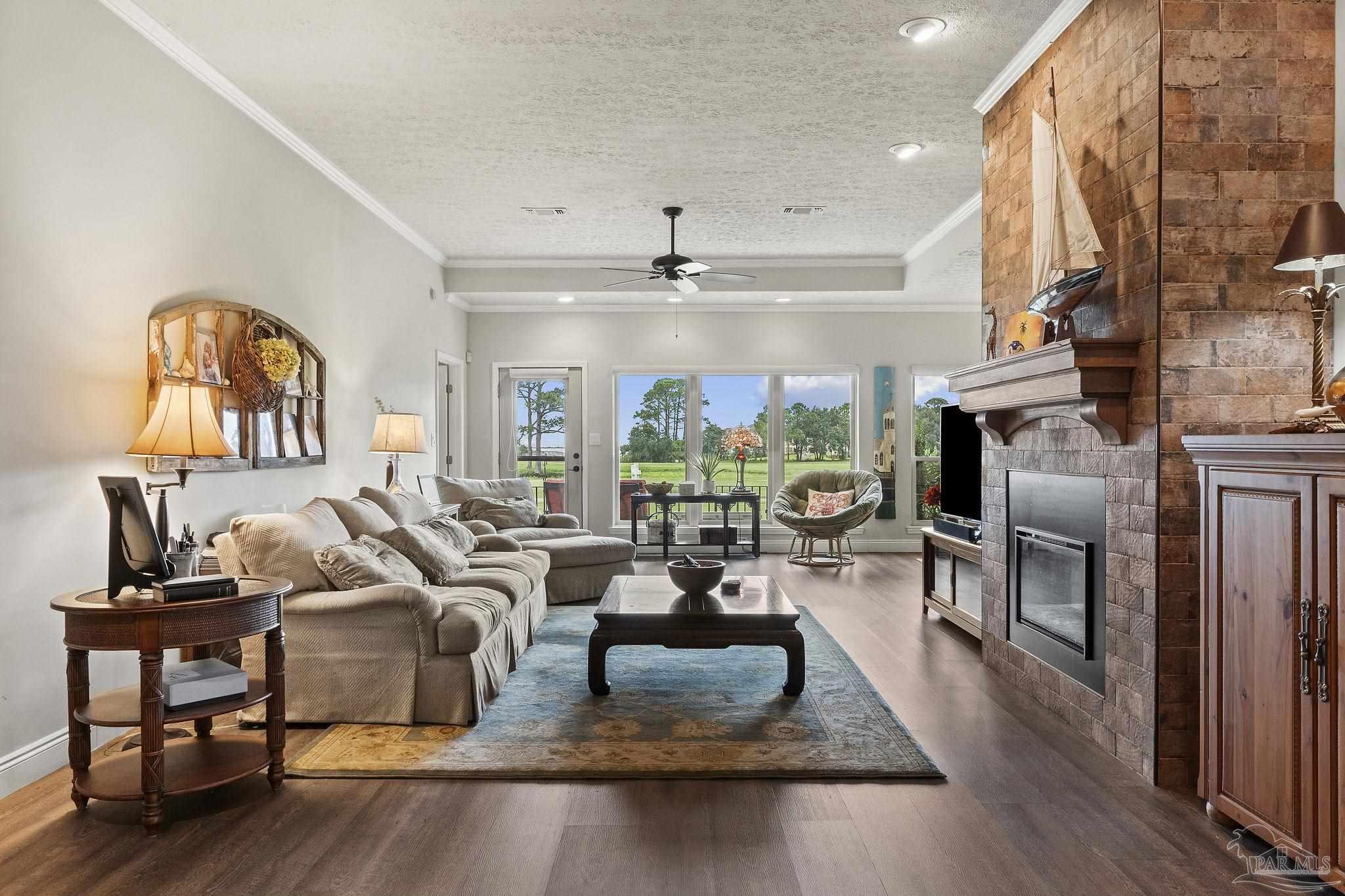4100 Longwood Cir