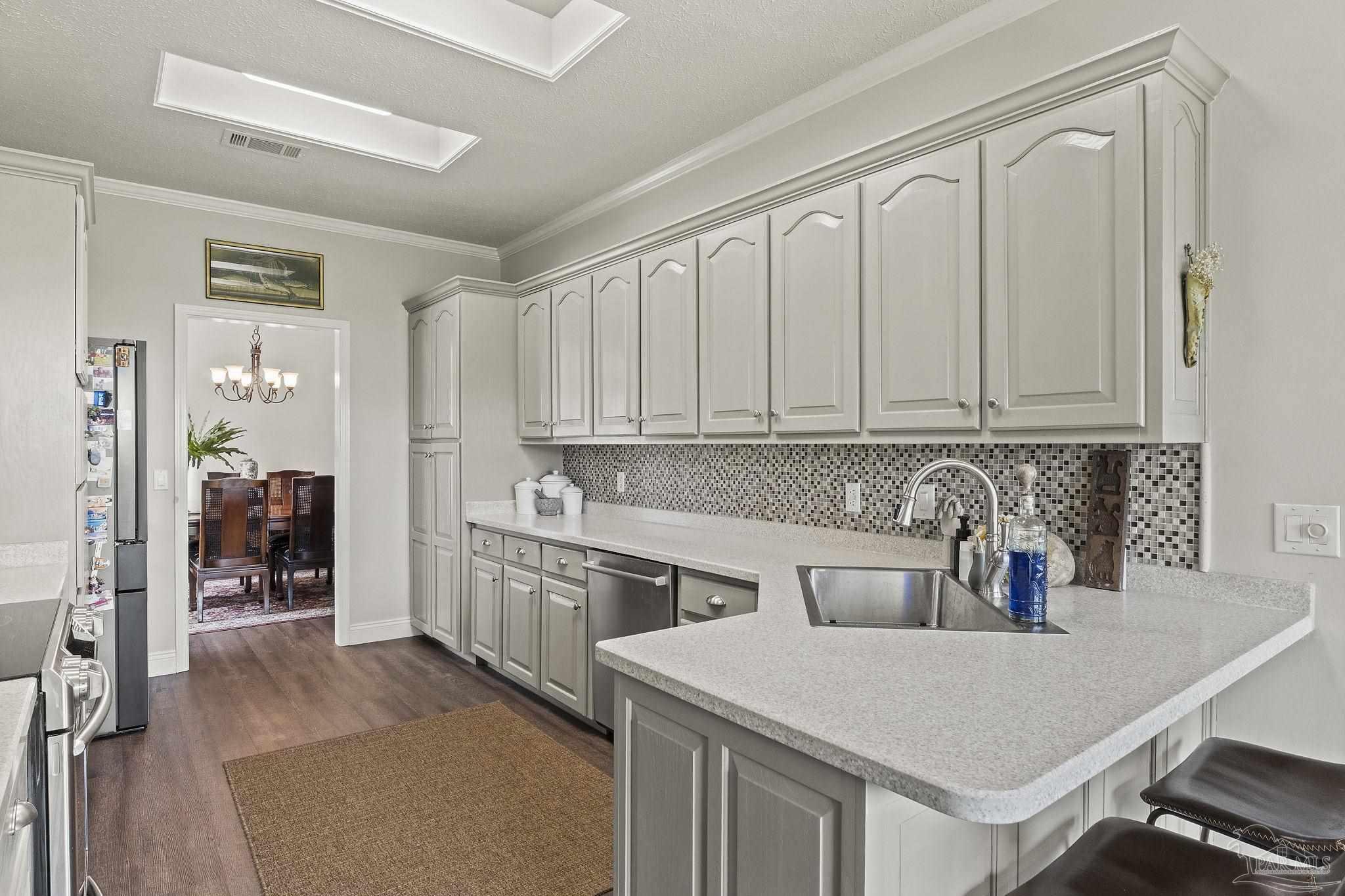 4100 Longwood Cir