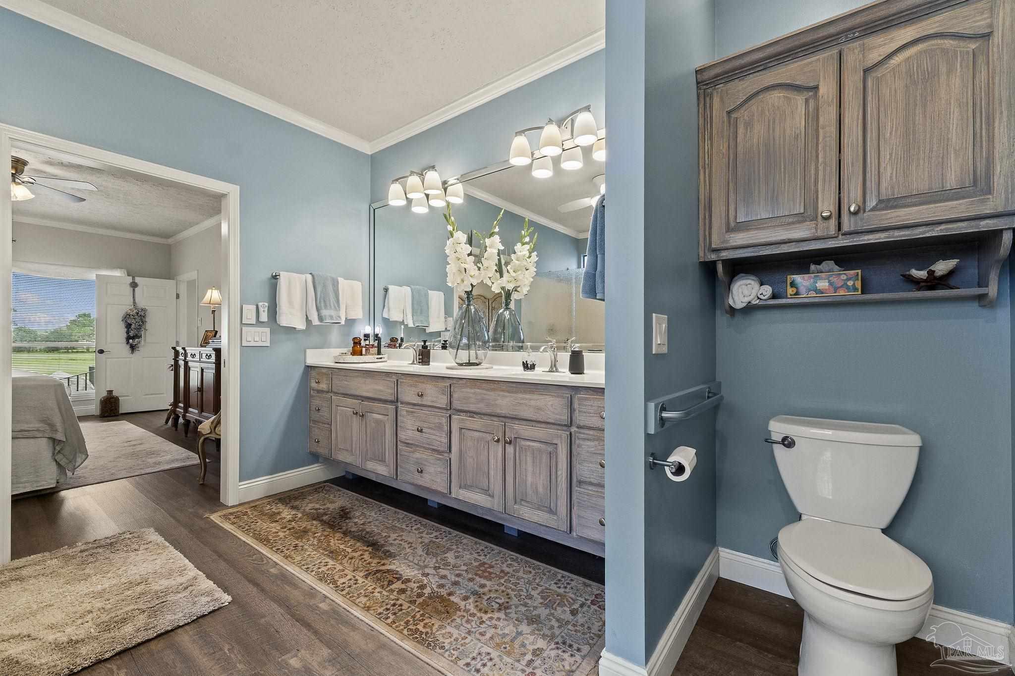 4100 Longwood Cir