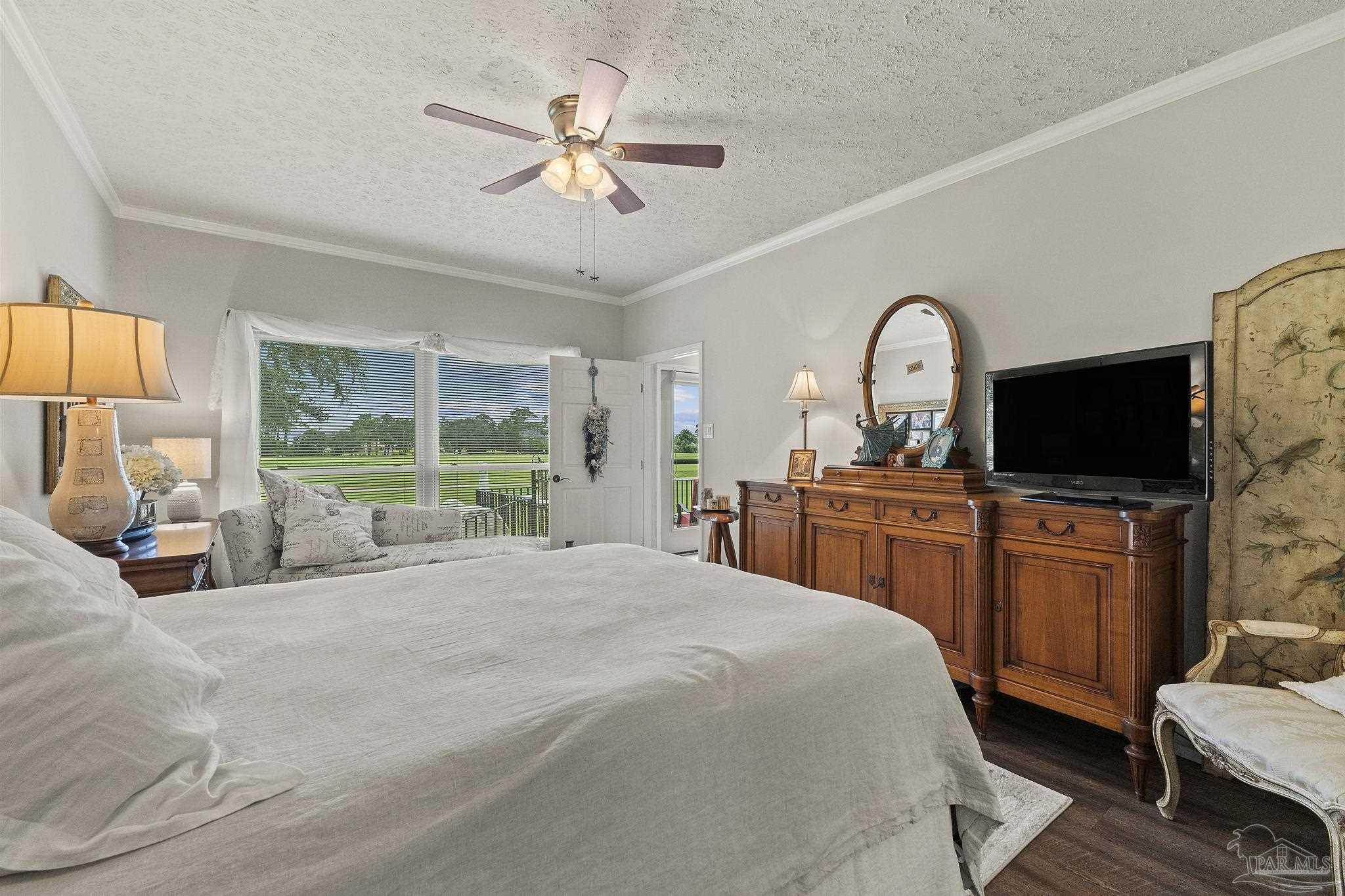 4100 Longwood Cir