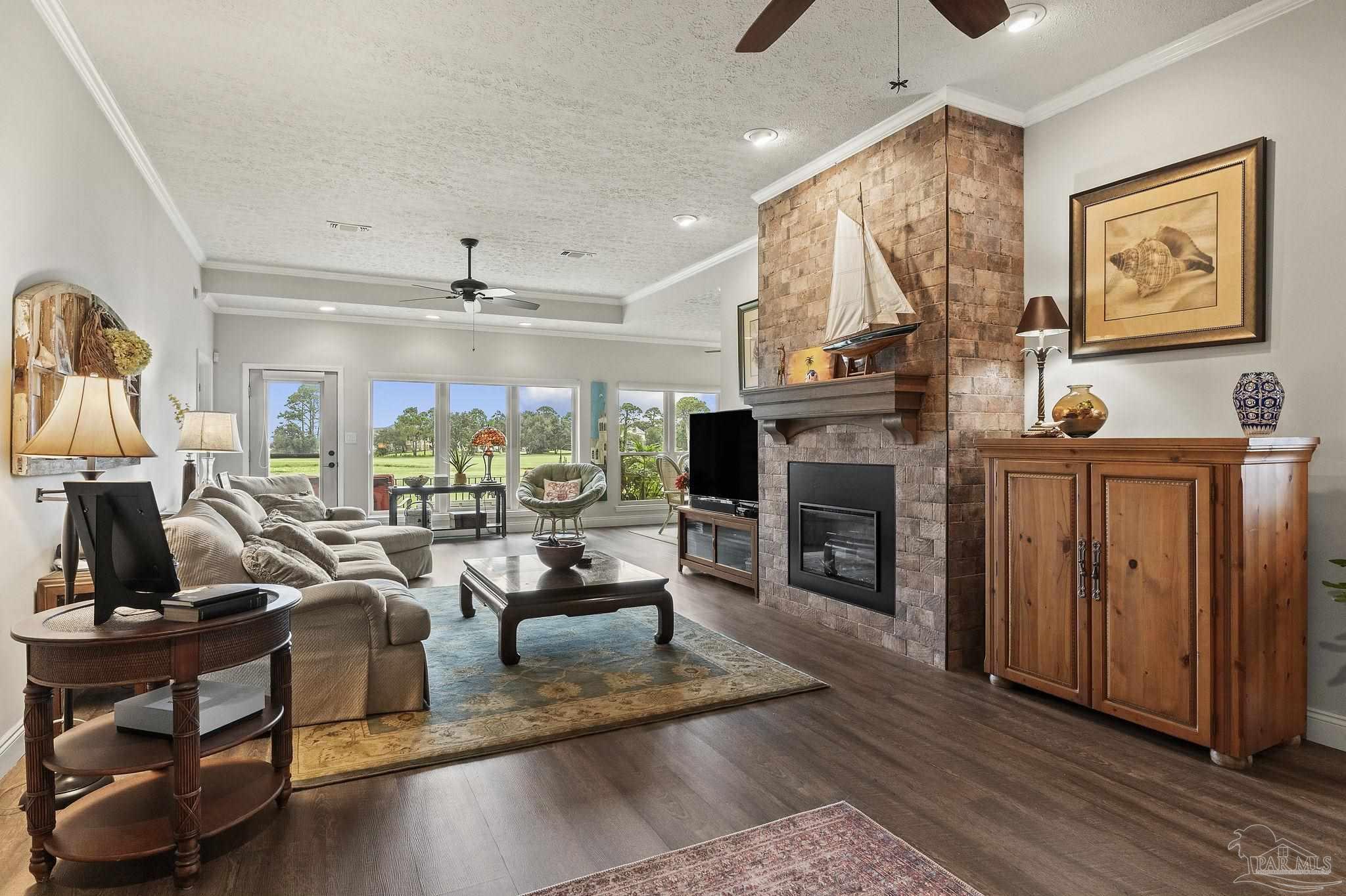 4100 Longwood Cir