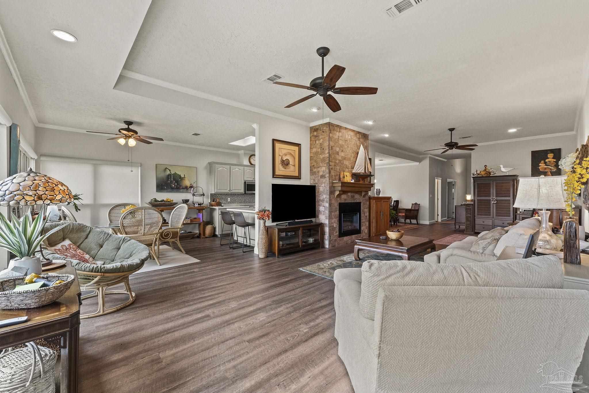 4100 Longwood Cir
